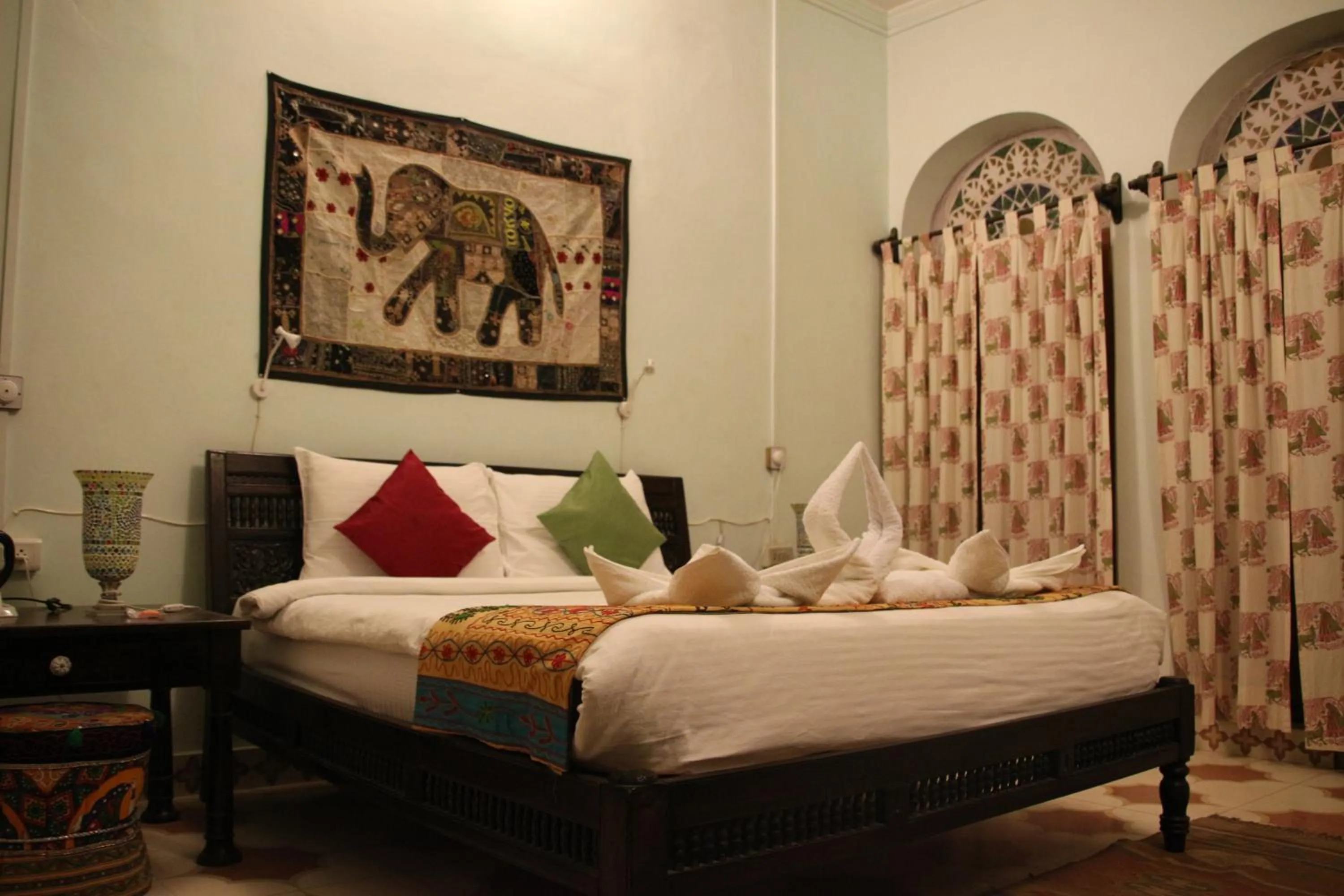 Deluxe Room in Malji Ka Kamra