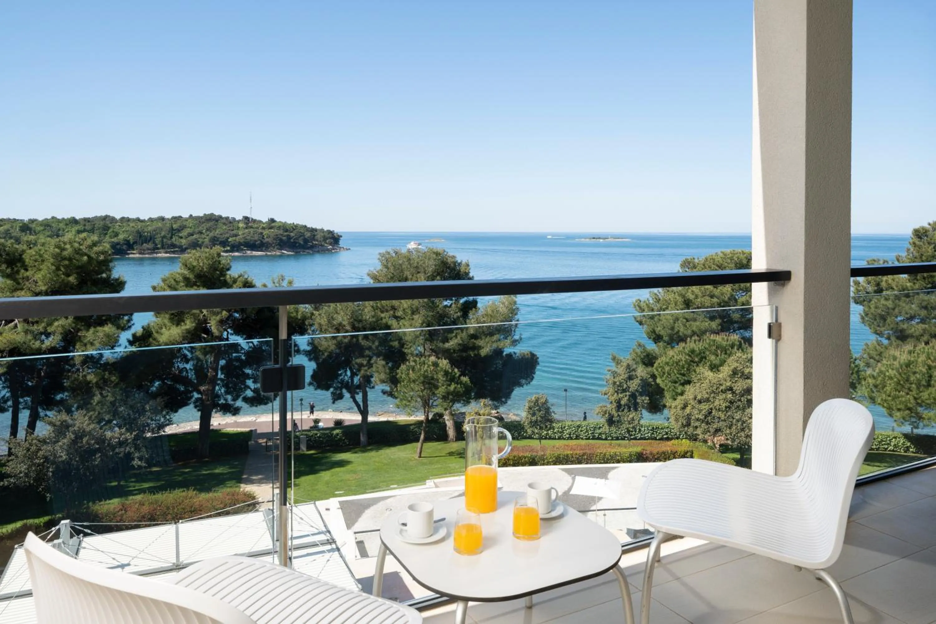 Suite with Balcony and Sea View in Hotel Parentium Plava Laguna