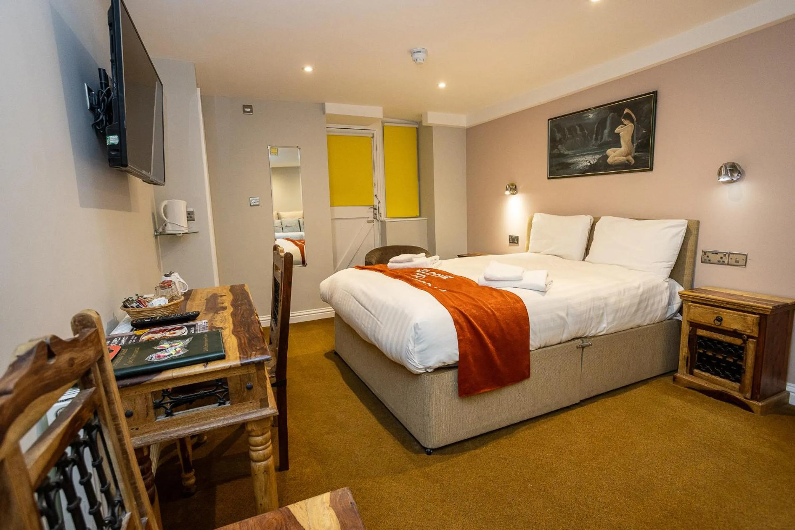 Basement Double Room Suite in Amsterdam Hotel Brighton Seafront