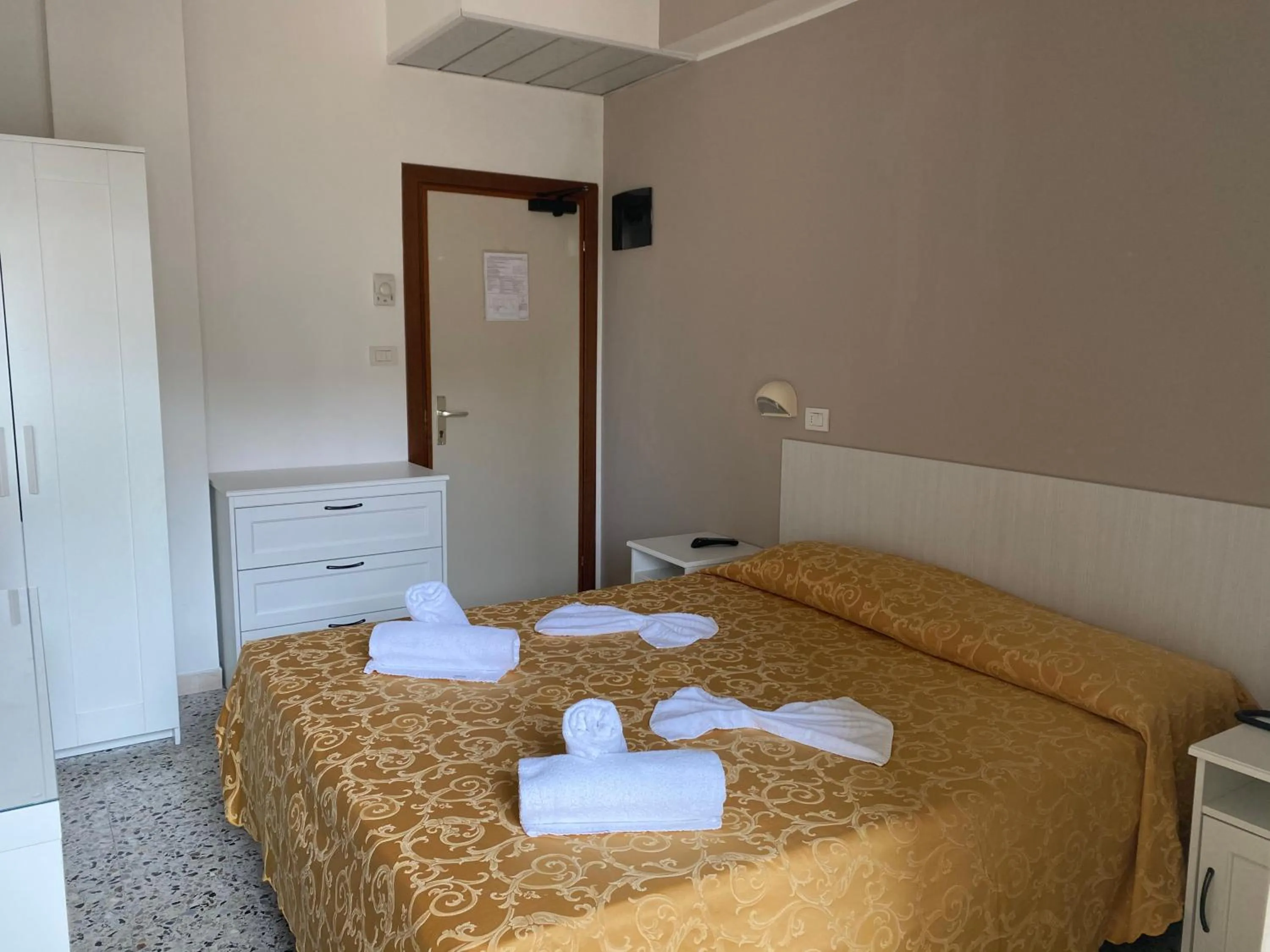 Economy Double or Twin Room in Hotel Modenese