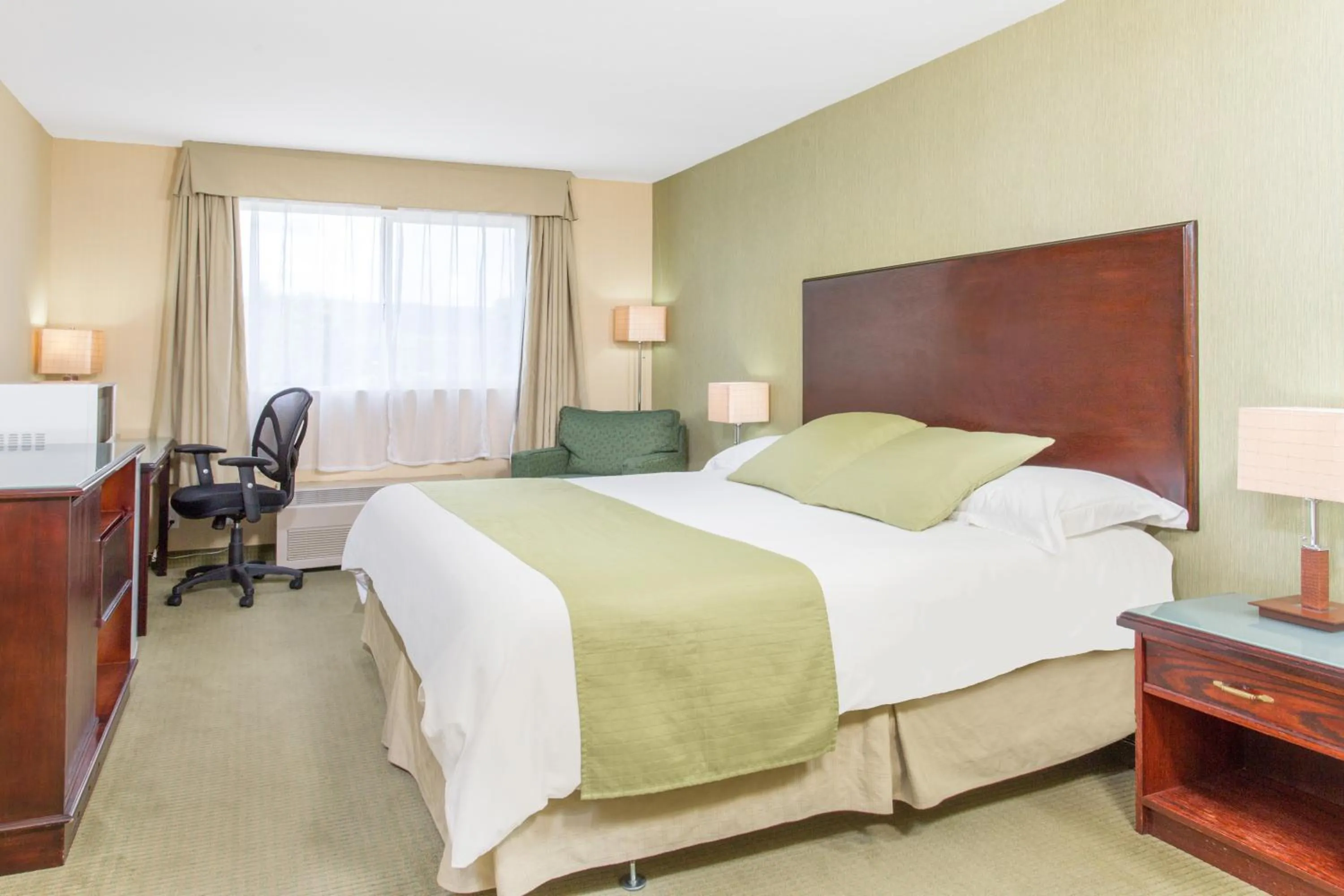 King Room - Non-Smoking in Ramada by Wyndham Williams Lake