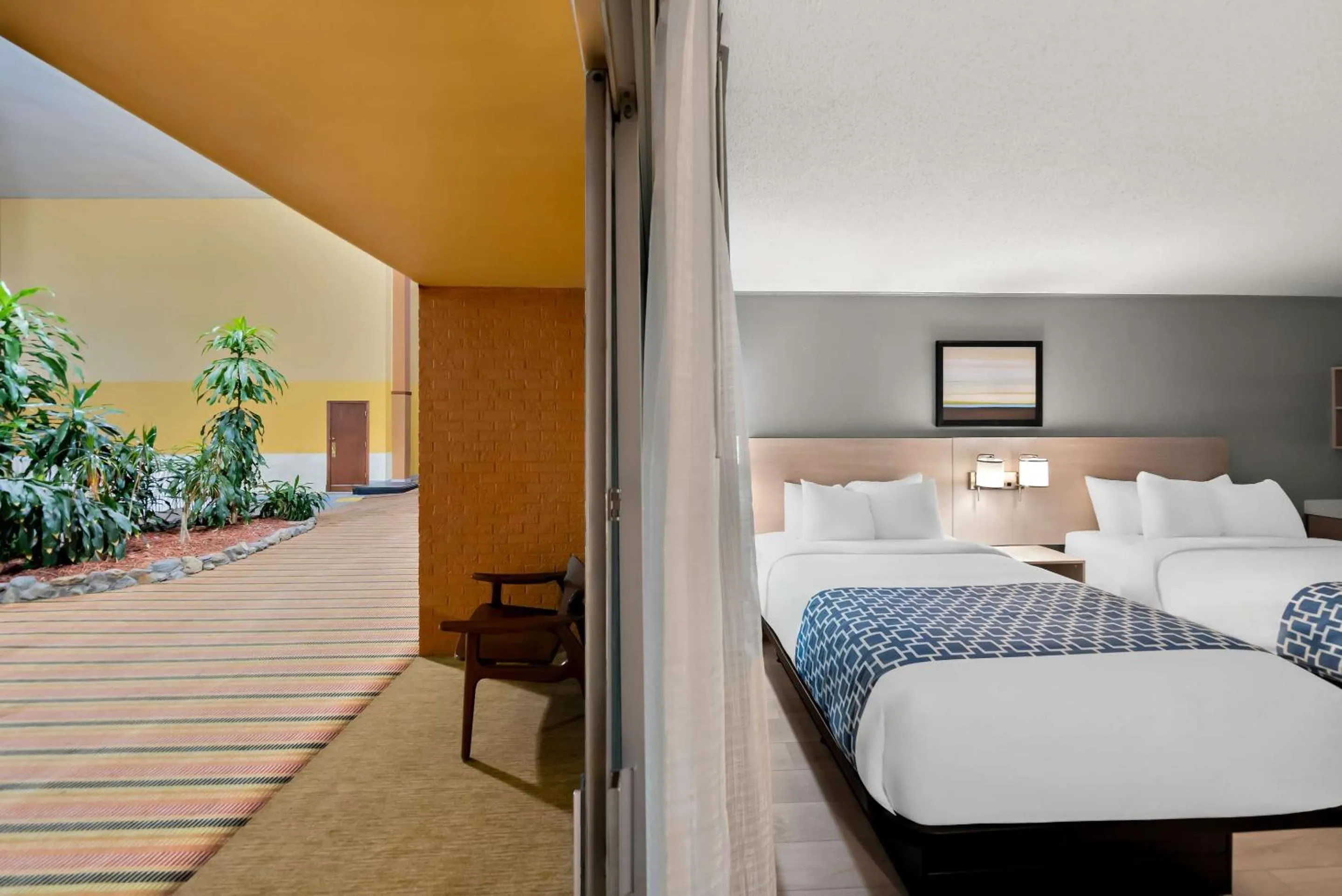 One Room Efficiency Suite with 2 Double Beds - Non Smoking in Suburban Studios, Kearney