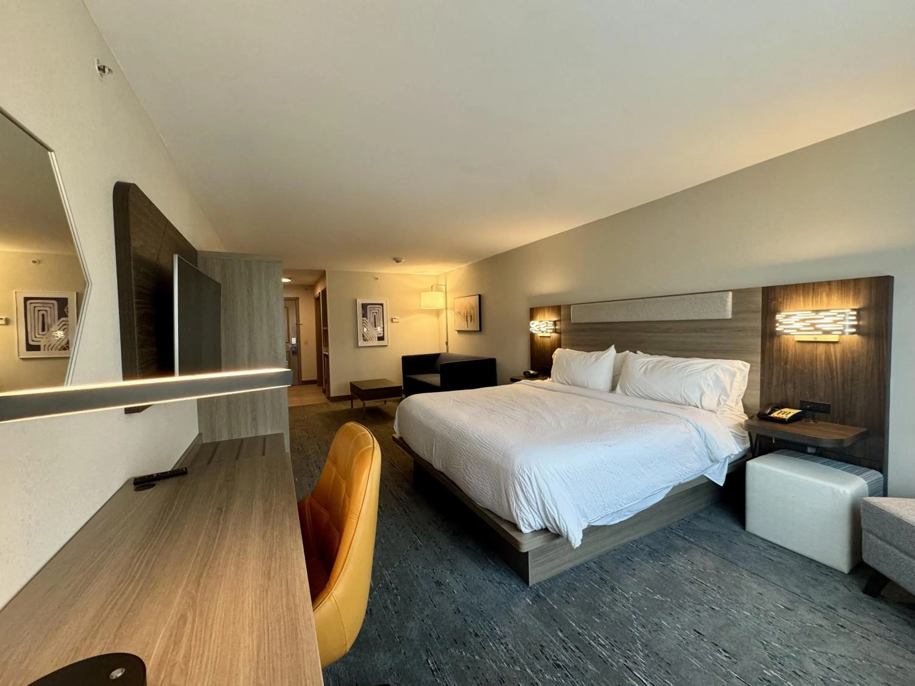 King Suite with Sofa Bed in Holiday Inn Express and Suites Limerick - Pottstown by IHG