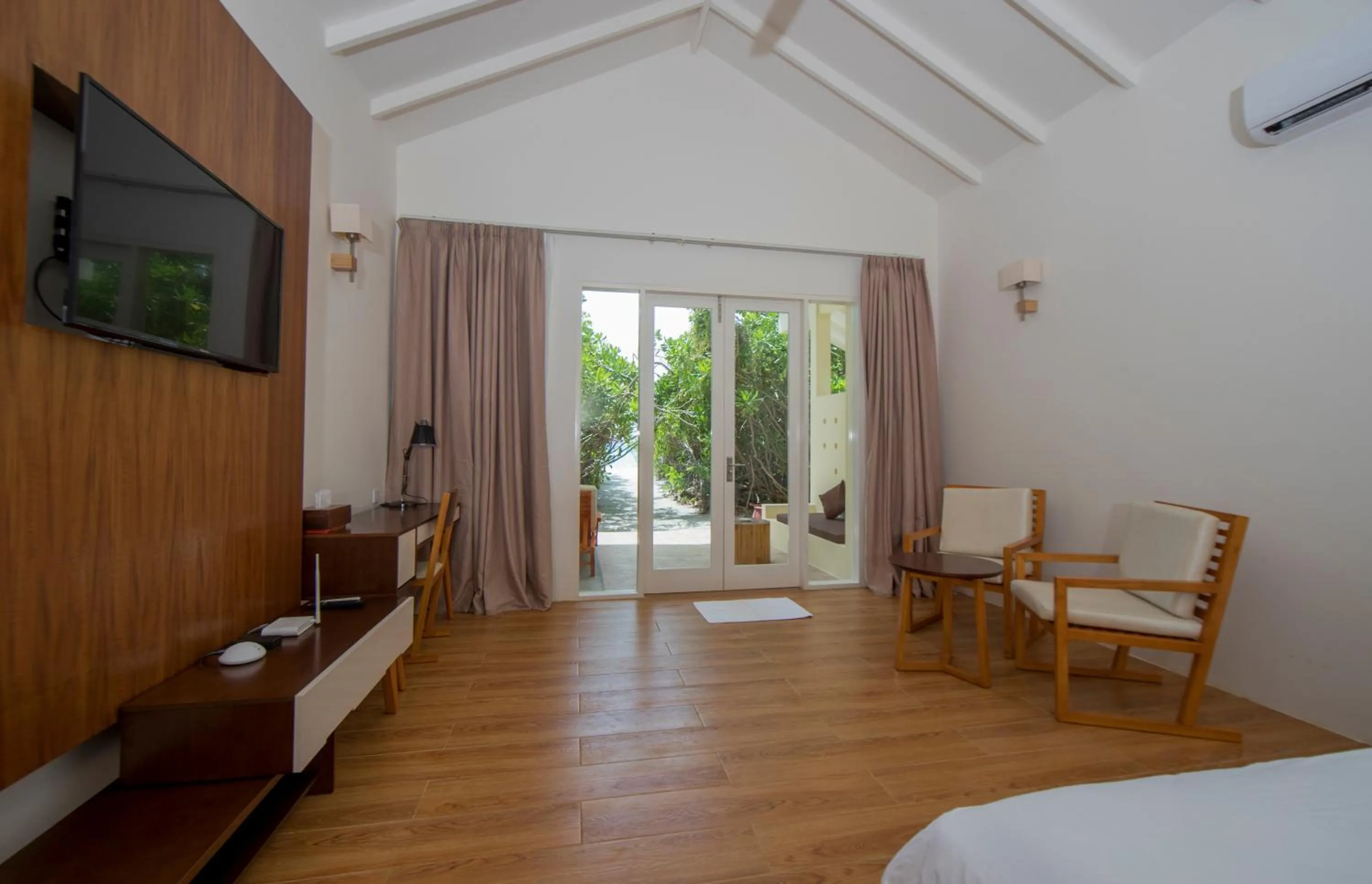 Deluxe Beach Bungalow - single occupancy - Beachfront (10% off on Spa Services, 15% off on Excursions & Free Early Check-In on Availability Basis) in Hondaafushi Island Resort