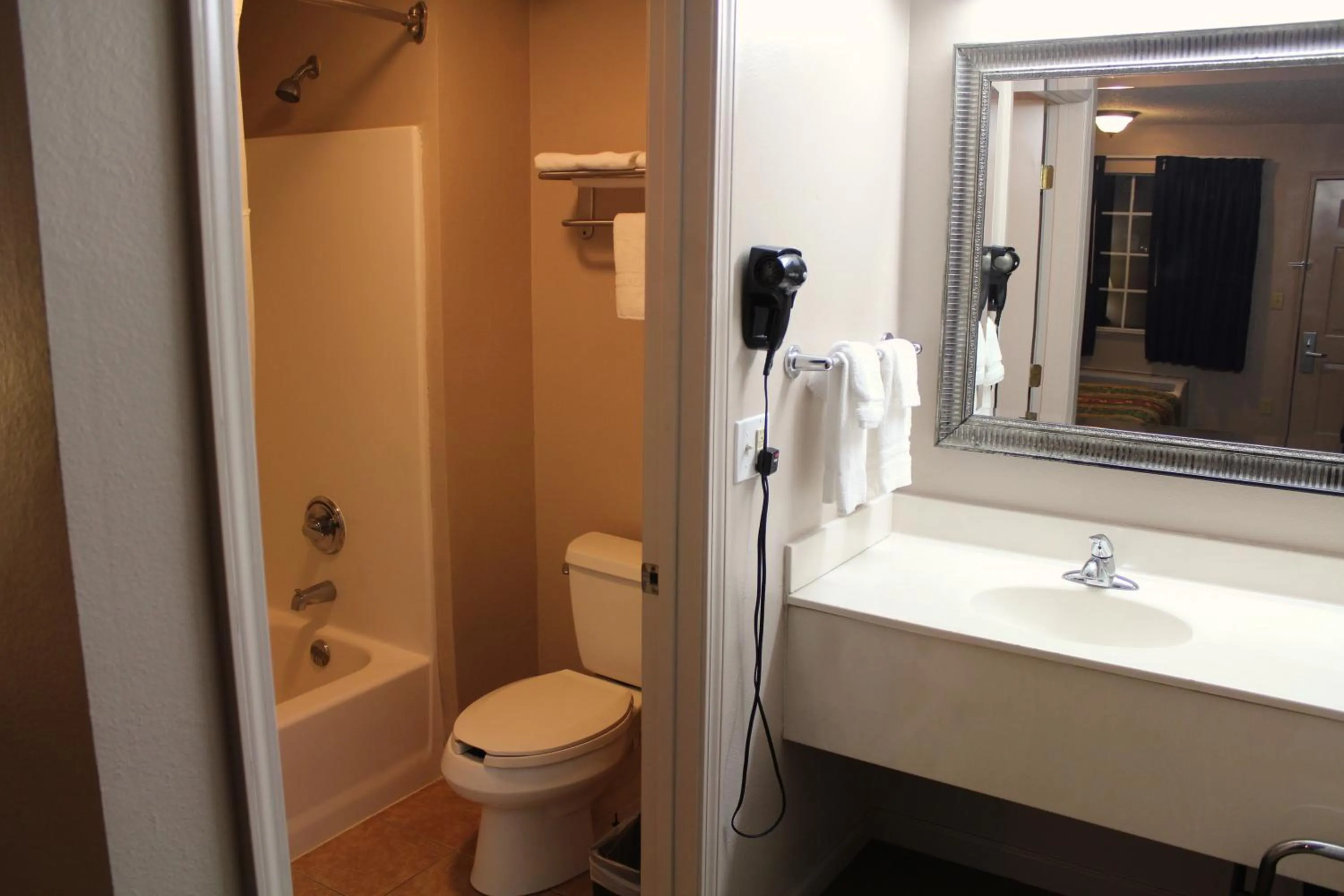 Standard Double Suite in Highland Inn Denham Springs Baton Rouge East