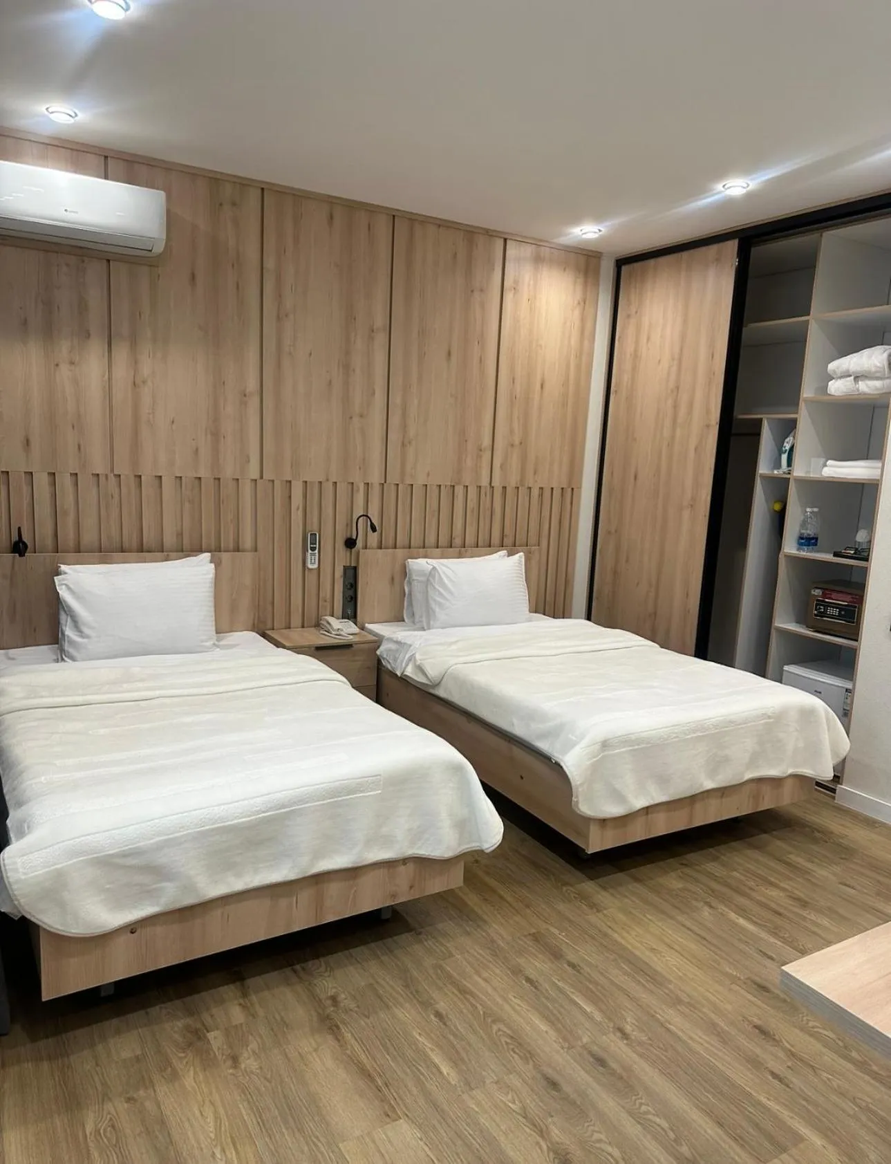 Standard Twin Room in Golden Dragon