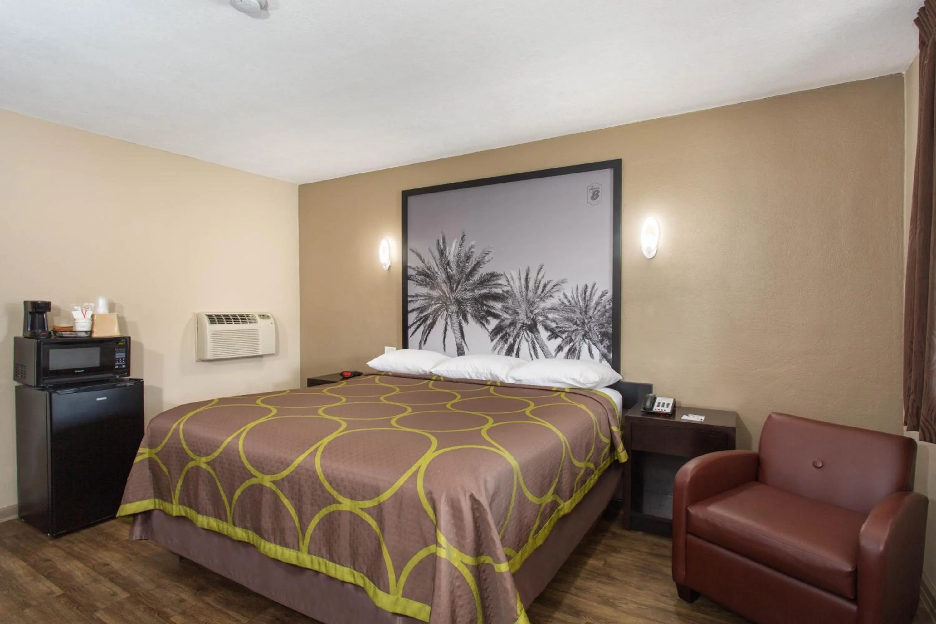 King Room - Non-Smoking in Super 8 by Wyndham Pensacola NAS Area