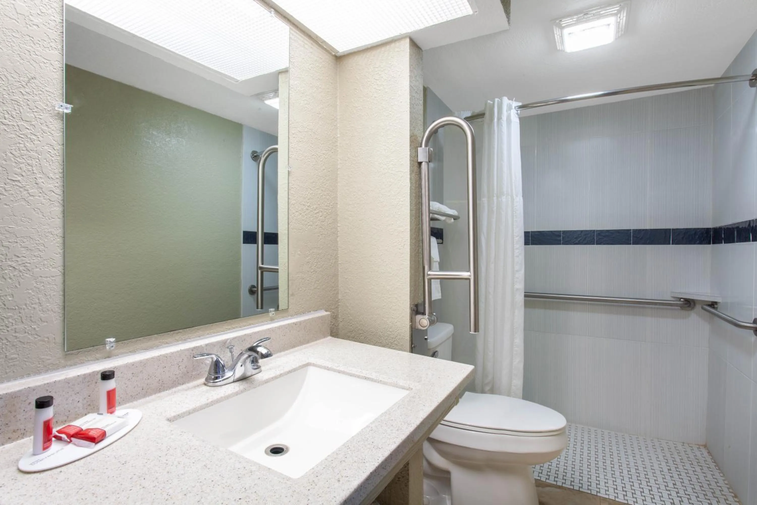 King Room with Roll-In Shower - Mobility/Hearing Accessible - Smoking in Travelodge by Wyndham Deltona