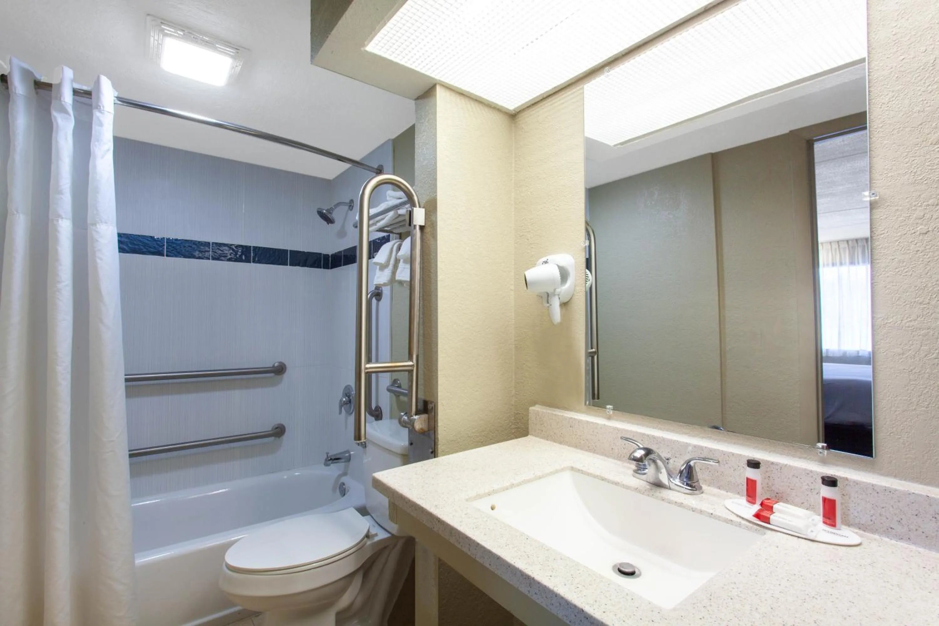 King Room with Roll-In Shower - Mobility/Hearing Accessible - Non-Smoking in Travelodge by Wyndham Deltona