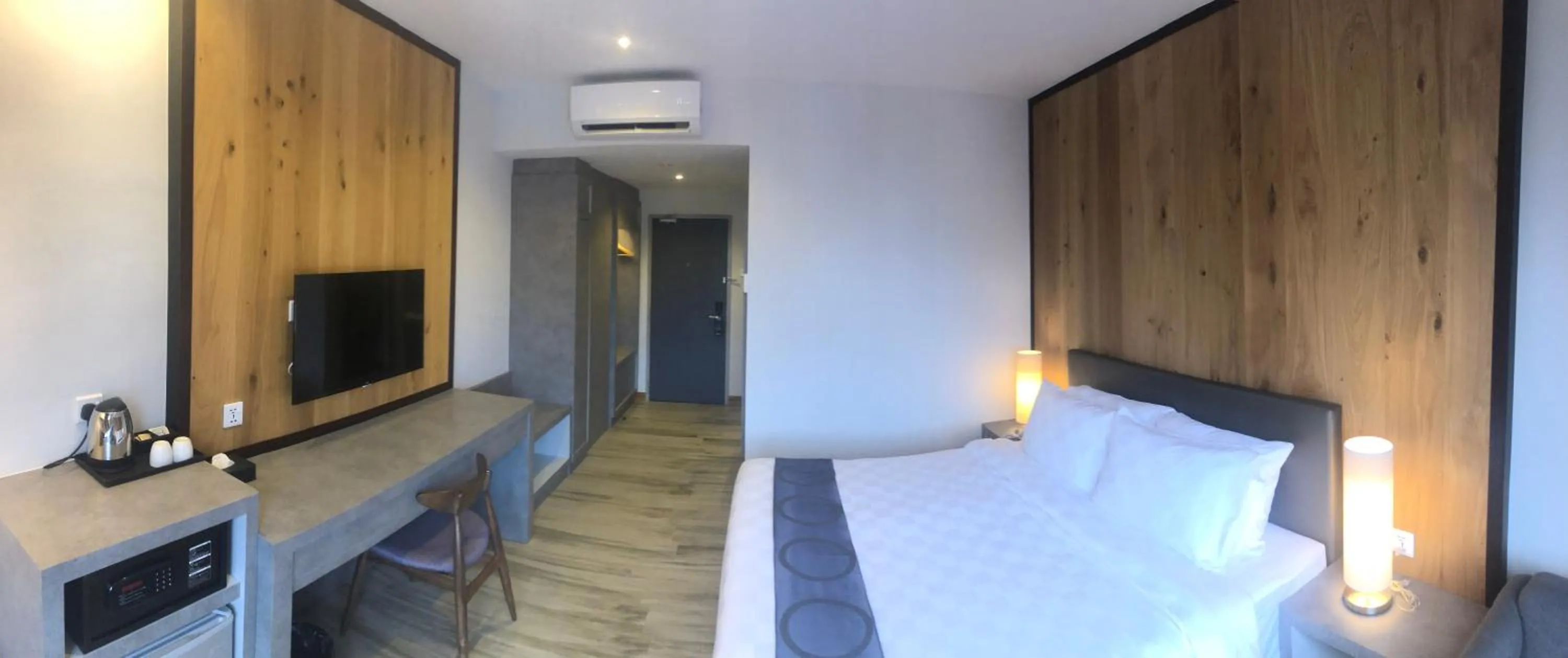 Superior King Room in Frame Hotel