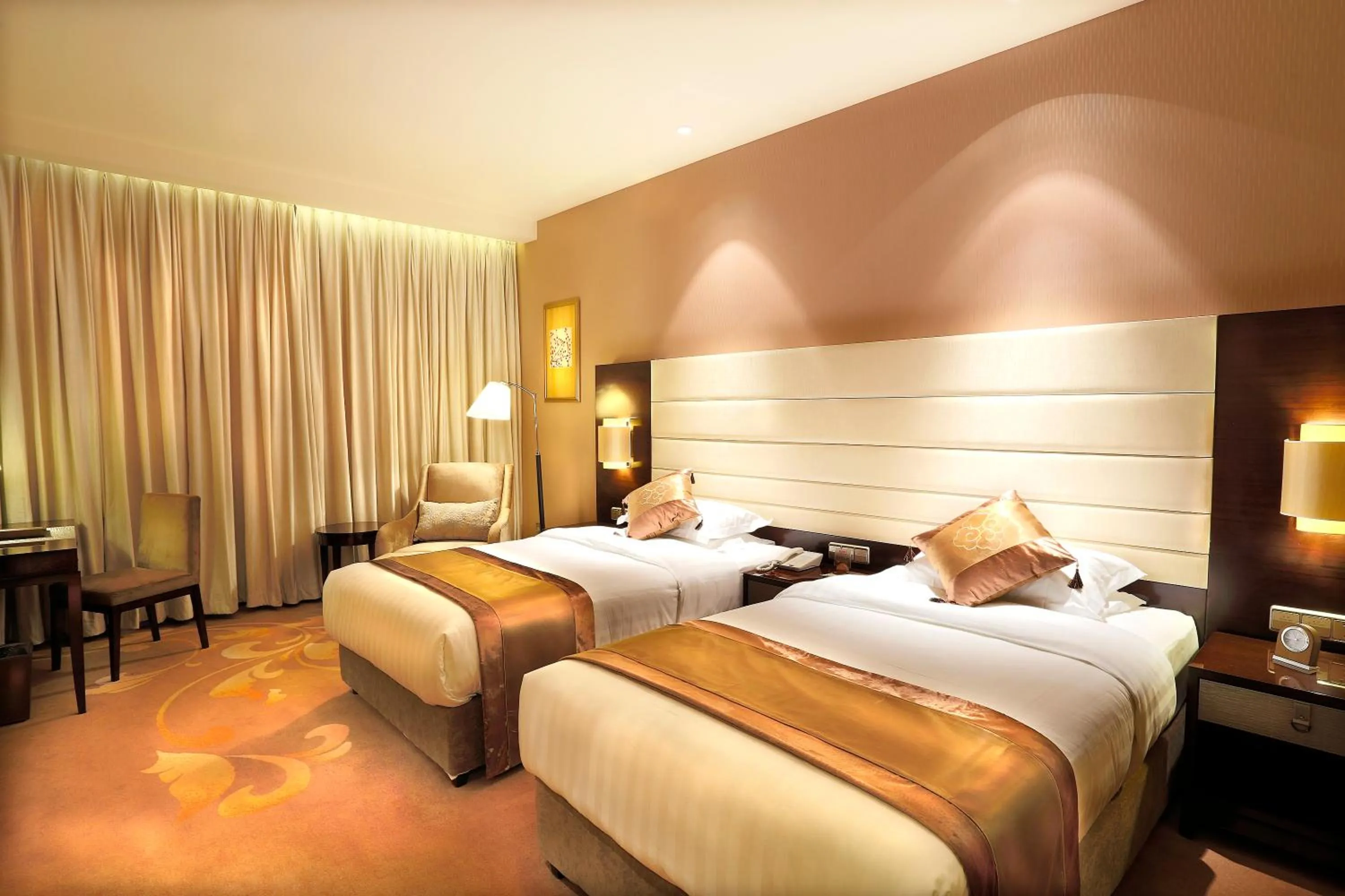 Deluxe Twin Room in Ritan Hotel Downtown Beijing