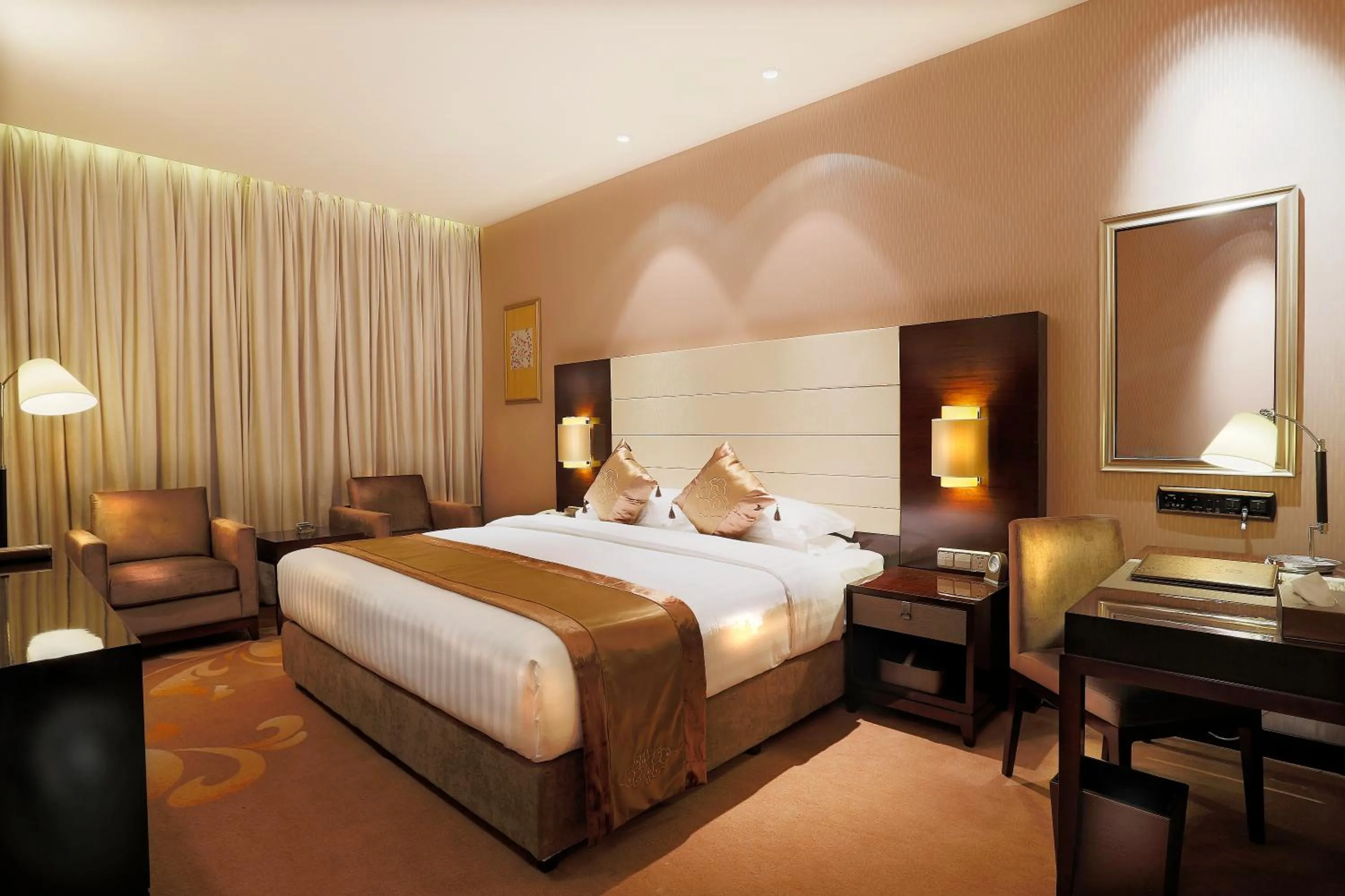 Deluxe Suite in Ritan Hotel Downtown Beijing