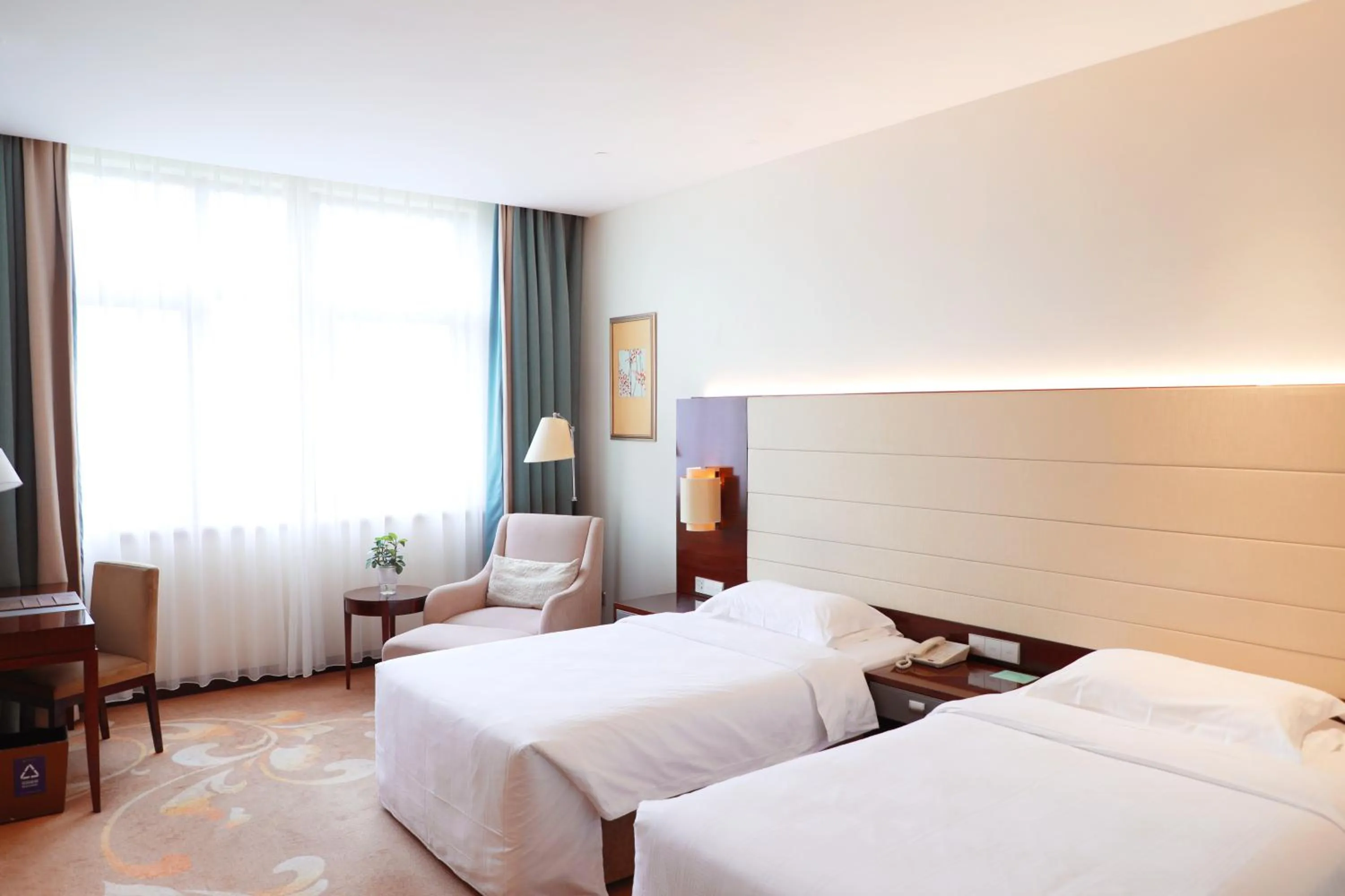 Executive Twin Room in Ritan Hotel Downtown Beijing