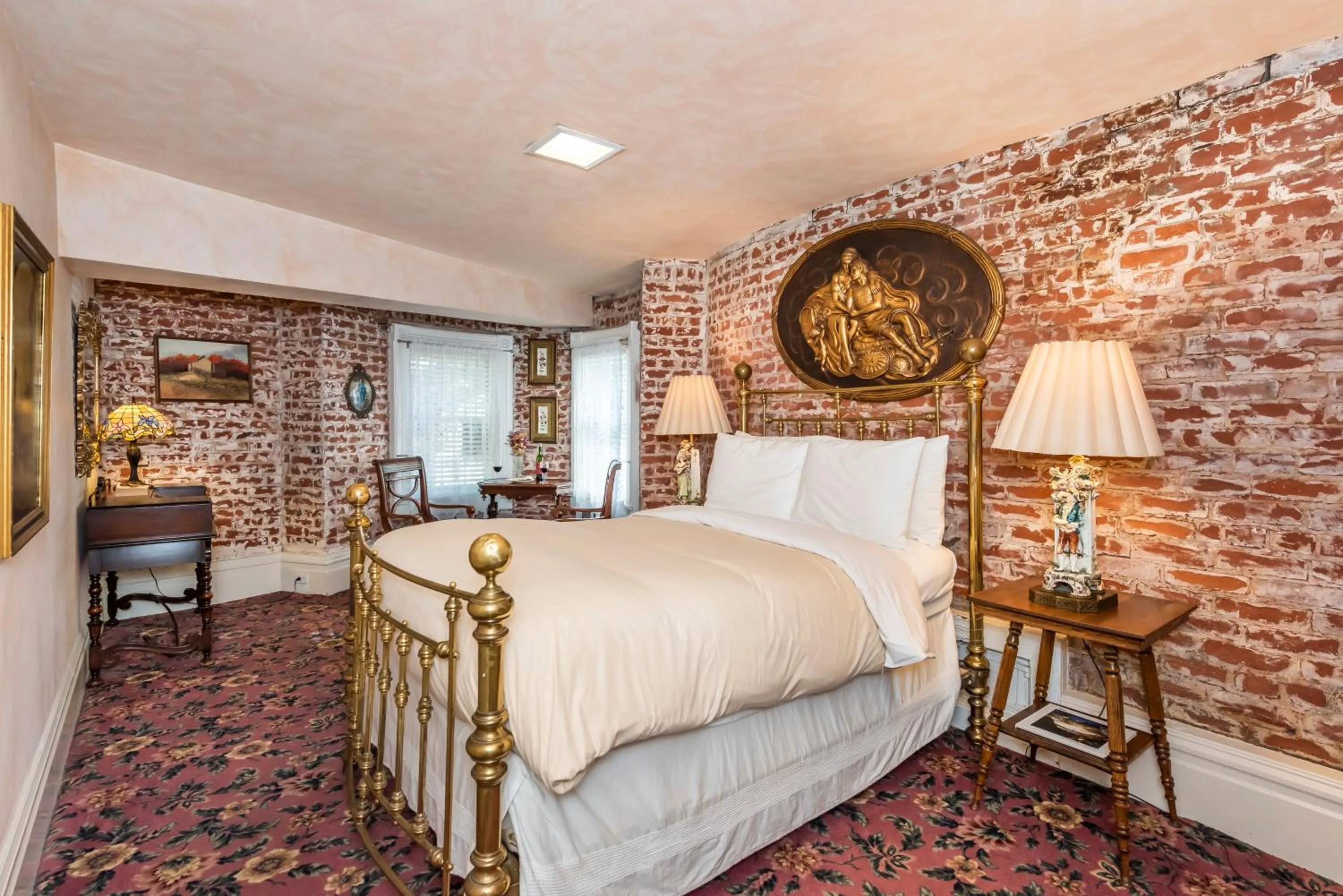 Standard Quadruple Room in Chateau Tivoli Bed and Breakfast