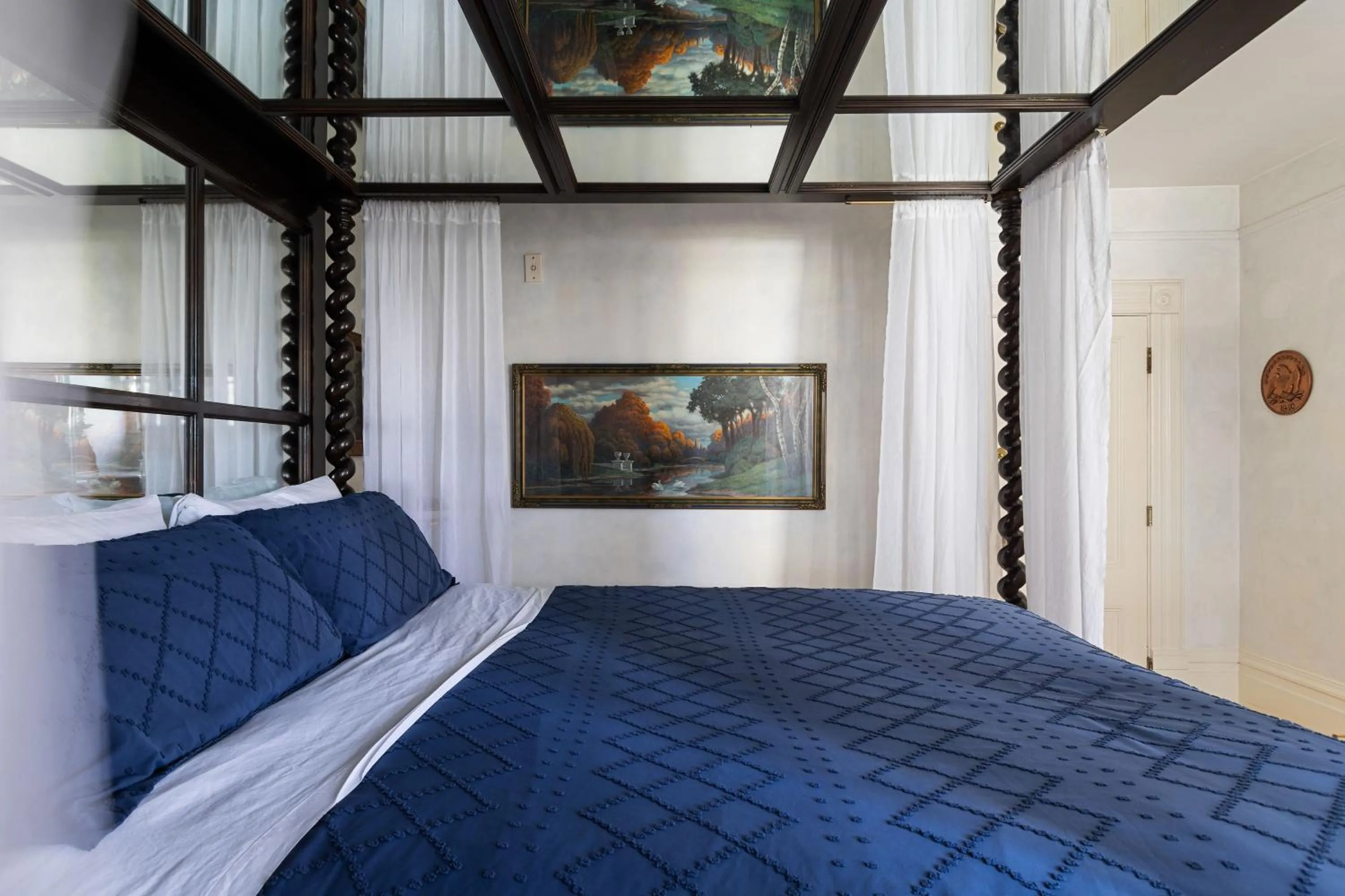 Standard Triple Room in Chateau Tivoli Bed and Breakfast