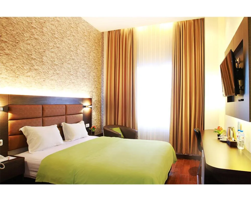 Superior King Room in Emerald Hotel