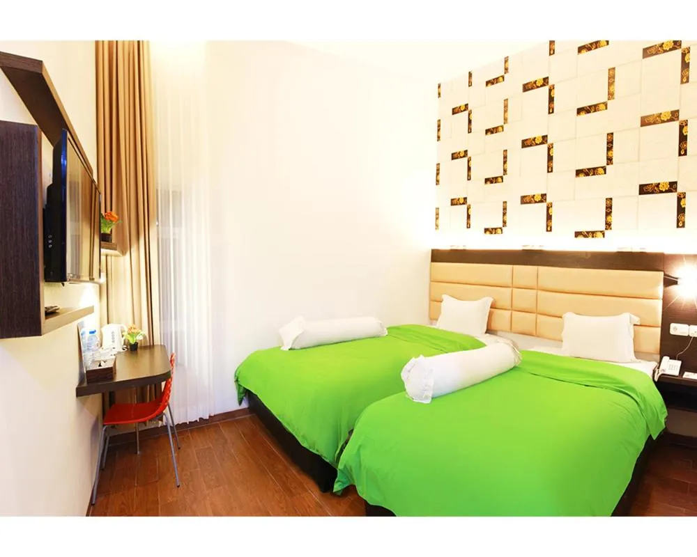Superior Twin Room in Emerald Hotel