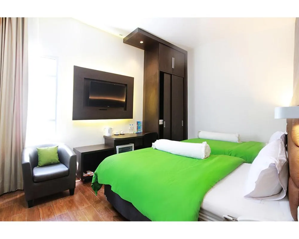 Deluxe Twin Room in Emerald Hotel