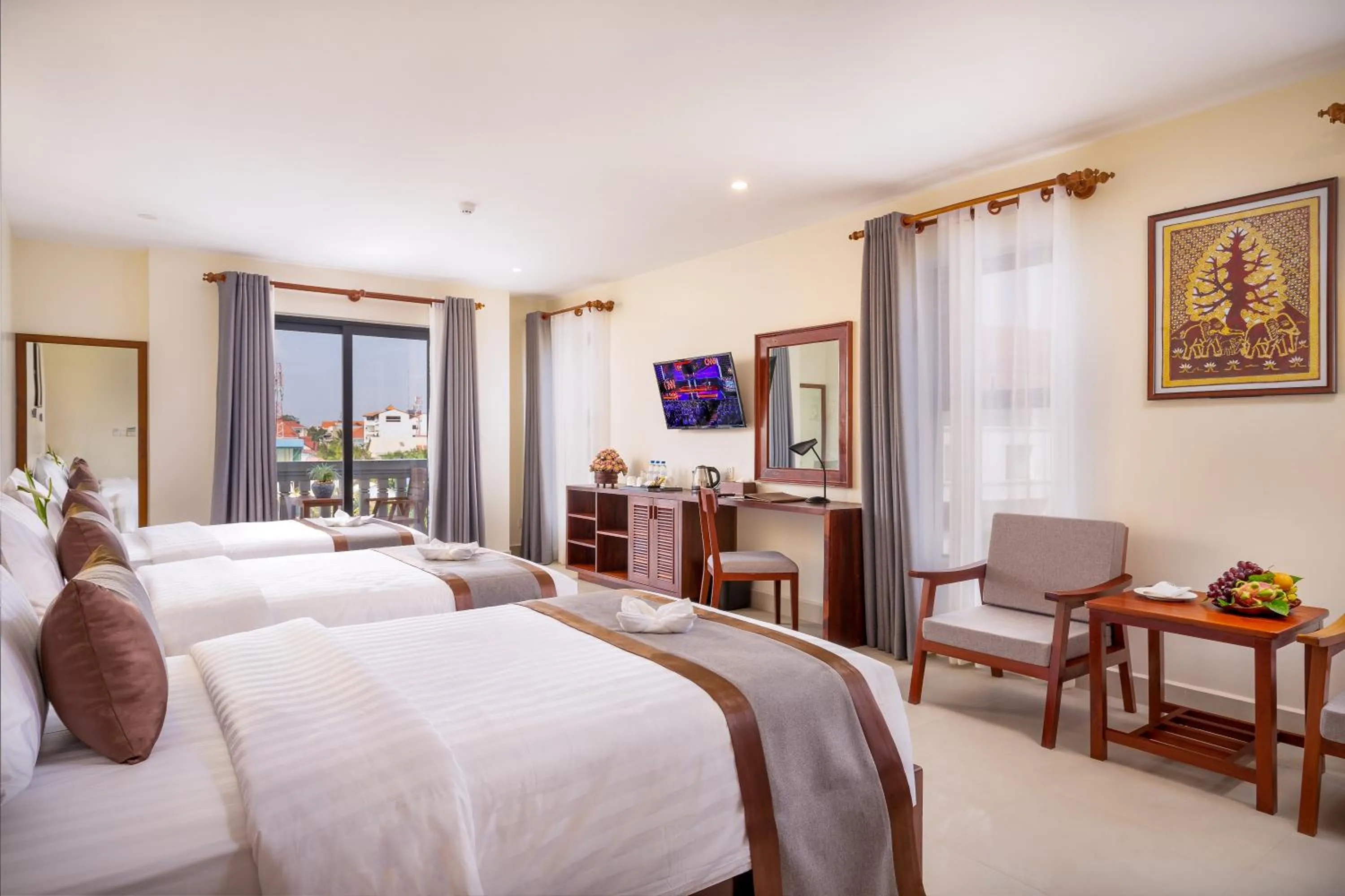 Deluxe Triple Room With Balcony in Mony Reach Angkor Hotel