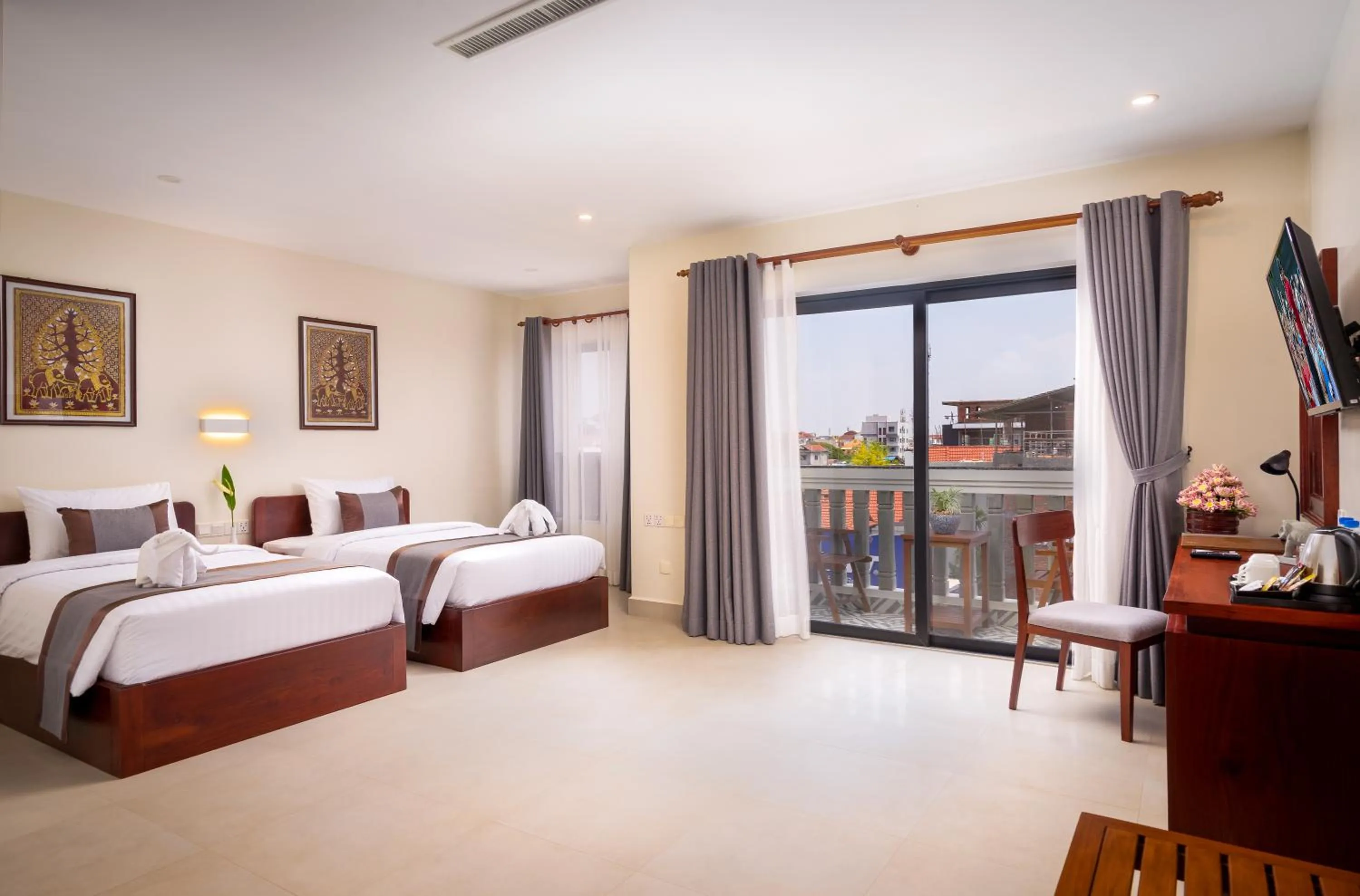 Premier Deluxe Twin With Balcony in Mony Reach Angkor Hotel