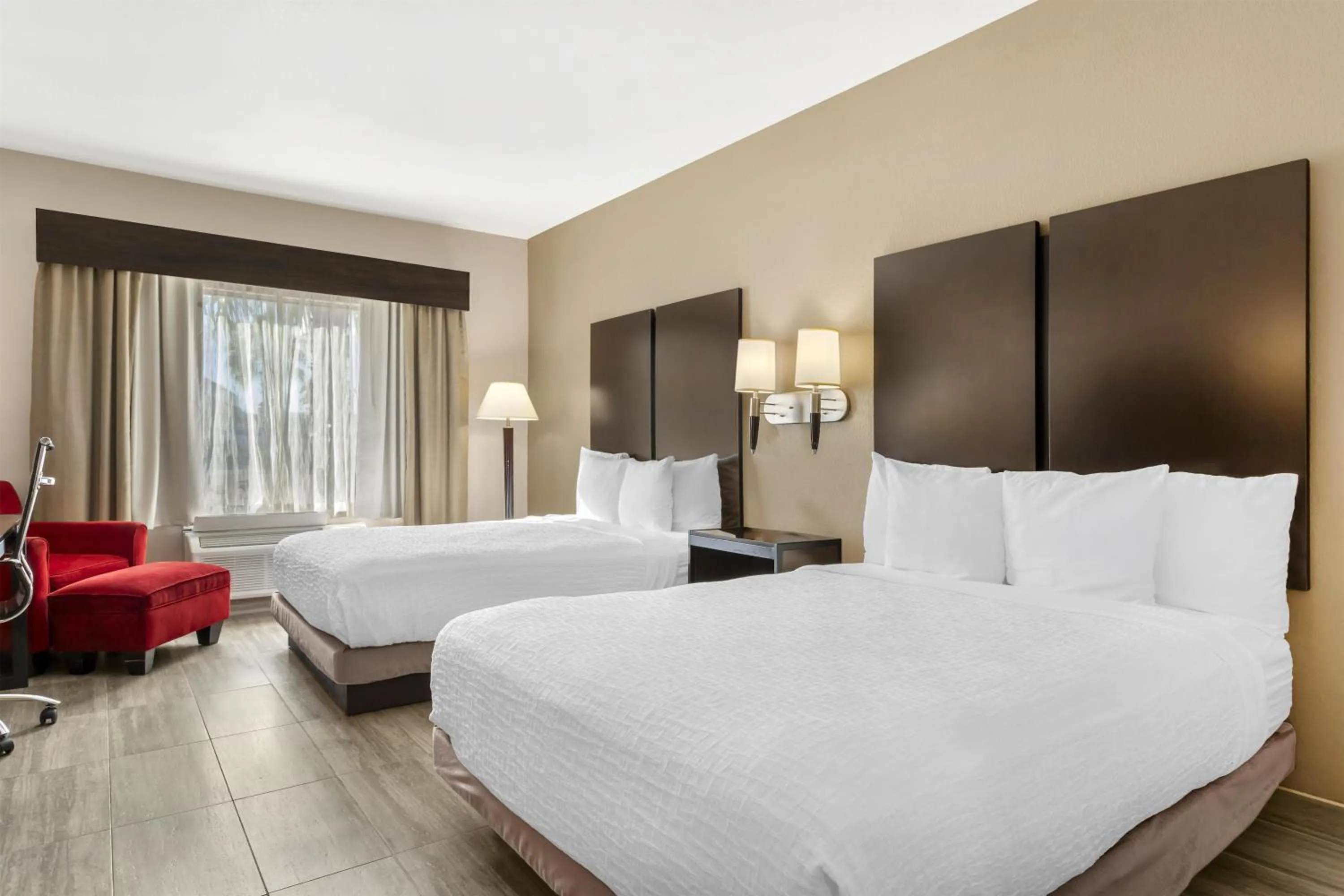 Queen Room with Two Queen Beds and Roll-In Shower - Mobility Access/Communication Assistance/Non-Smoking in Best Western Plus Heritage Inn & Suites Houston