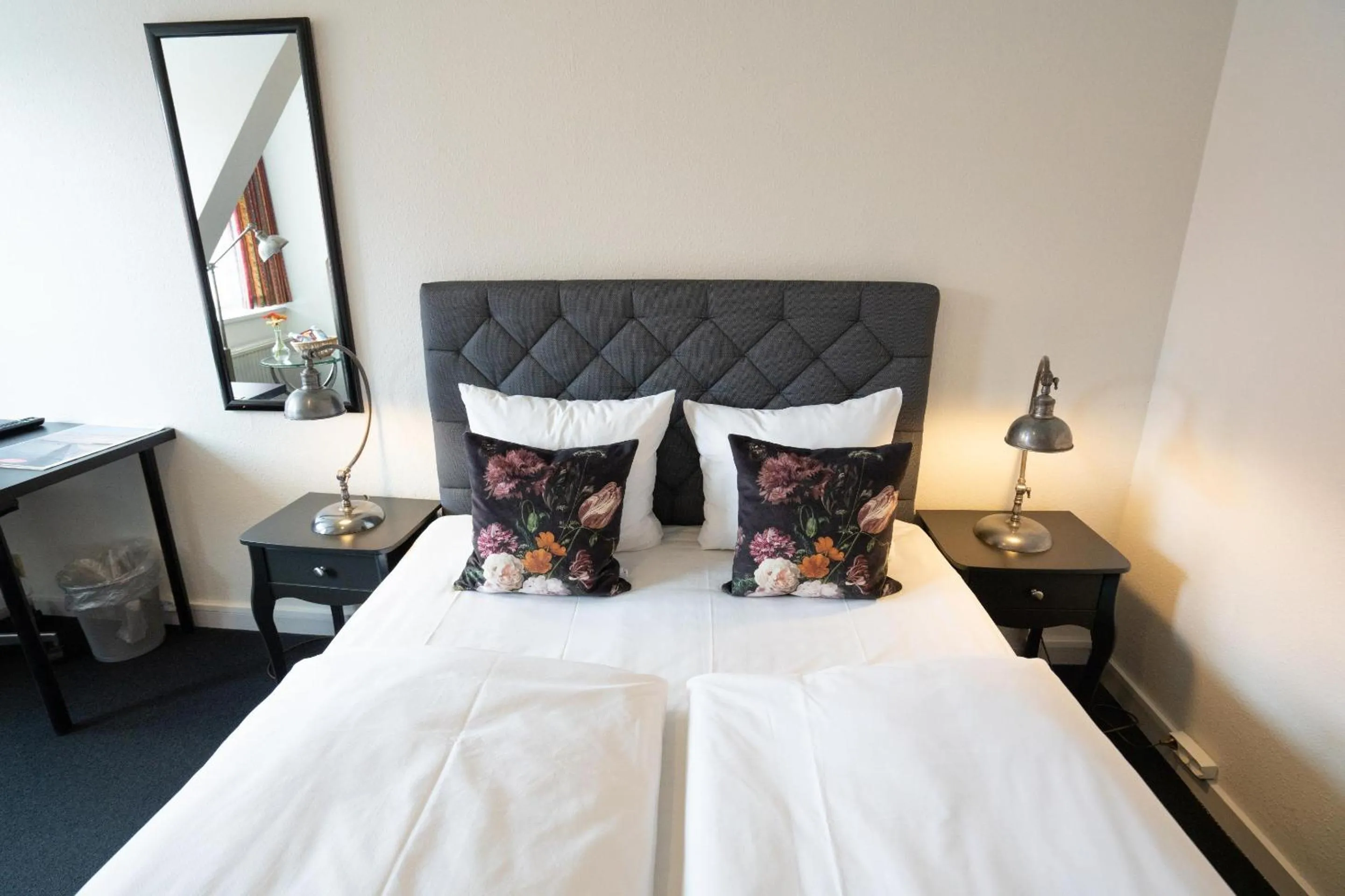 Small Twin Room in Hotel Vinhuset