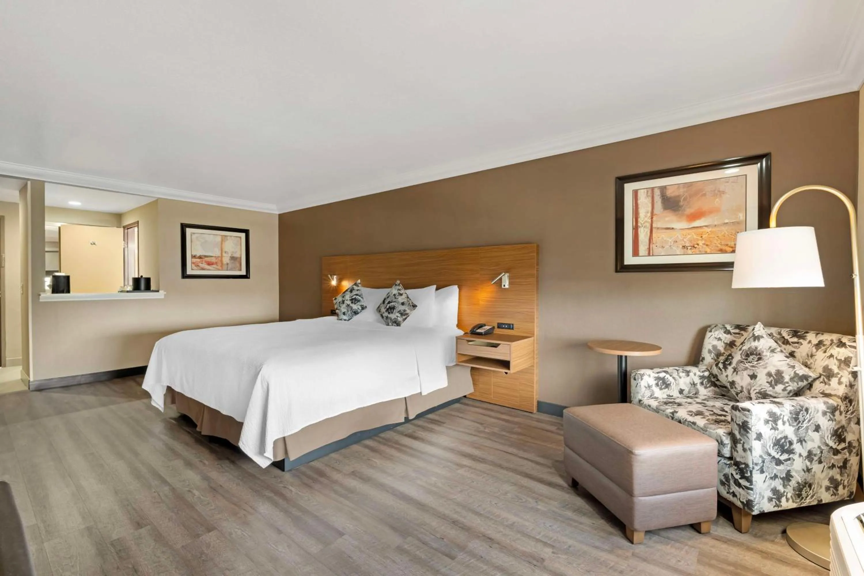 King Room with Roll-in Shower - Disability Access/Non-Smoking in Best Western Plus Newport Mesa Inn
