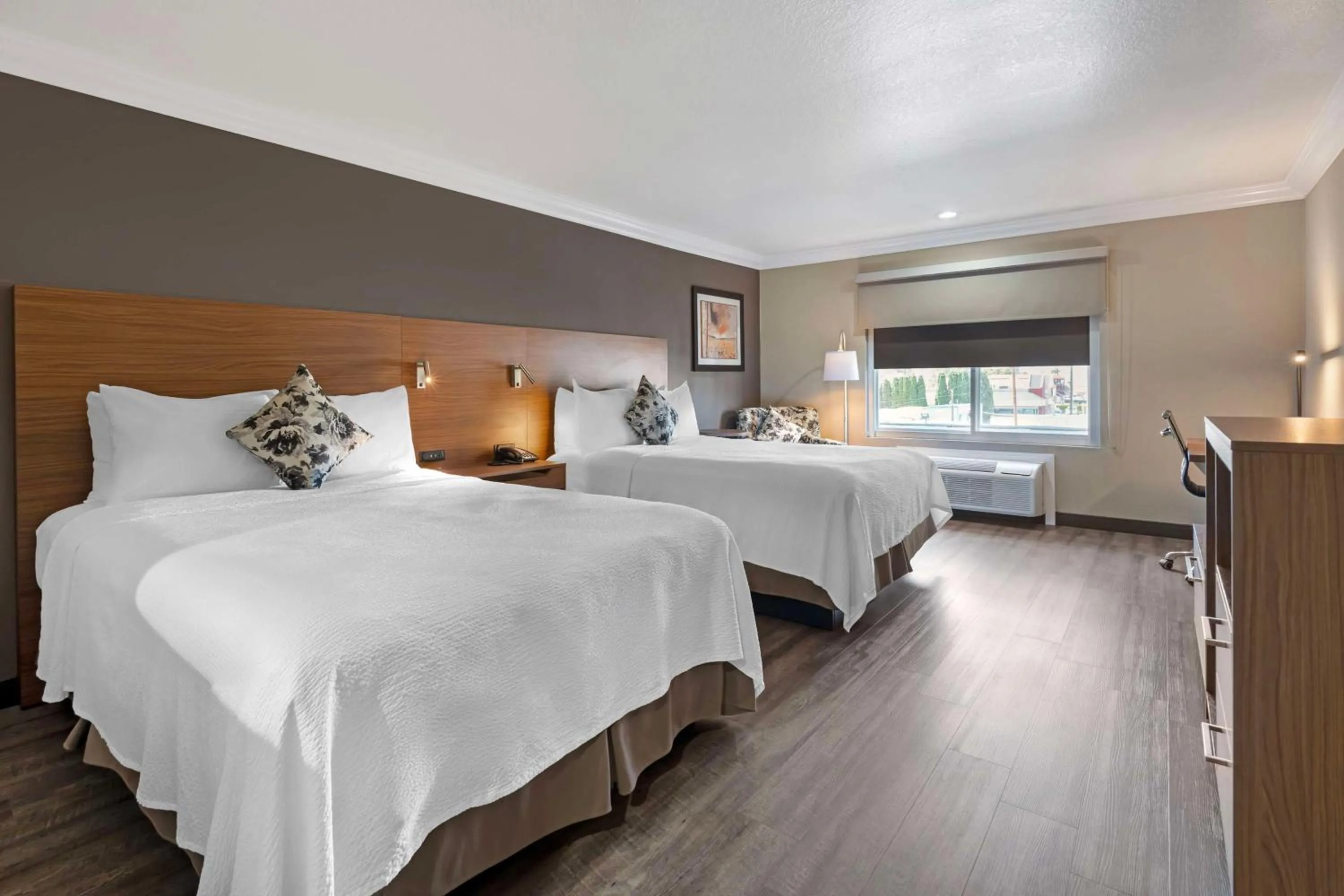 Executive Queen Room with Two Queen Beds in Best Western Plus Newport Mesa Inn