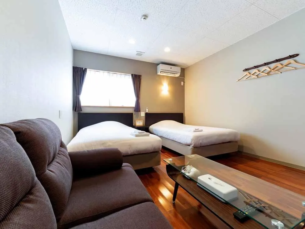 Standard Twin Room in Beach Resort Hotel Kalakaua