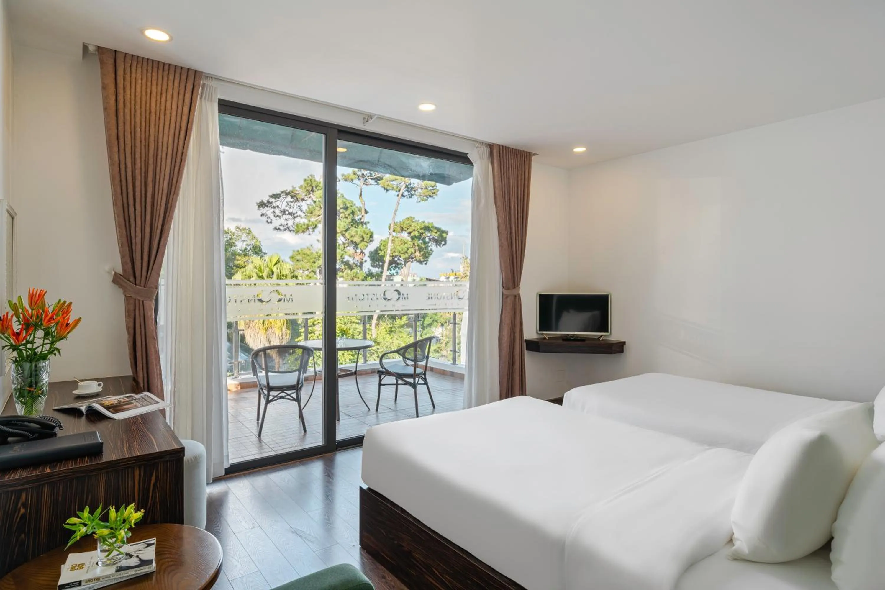 Deluxe Twin Room in TTR Moonstone Apart Hotel