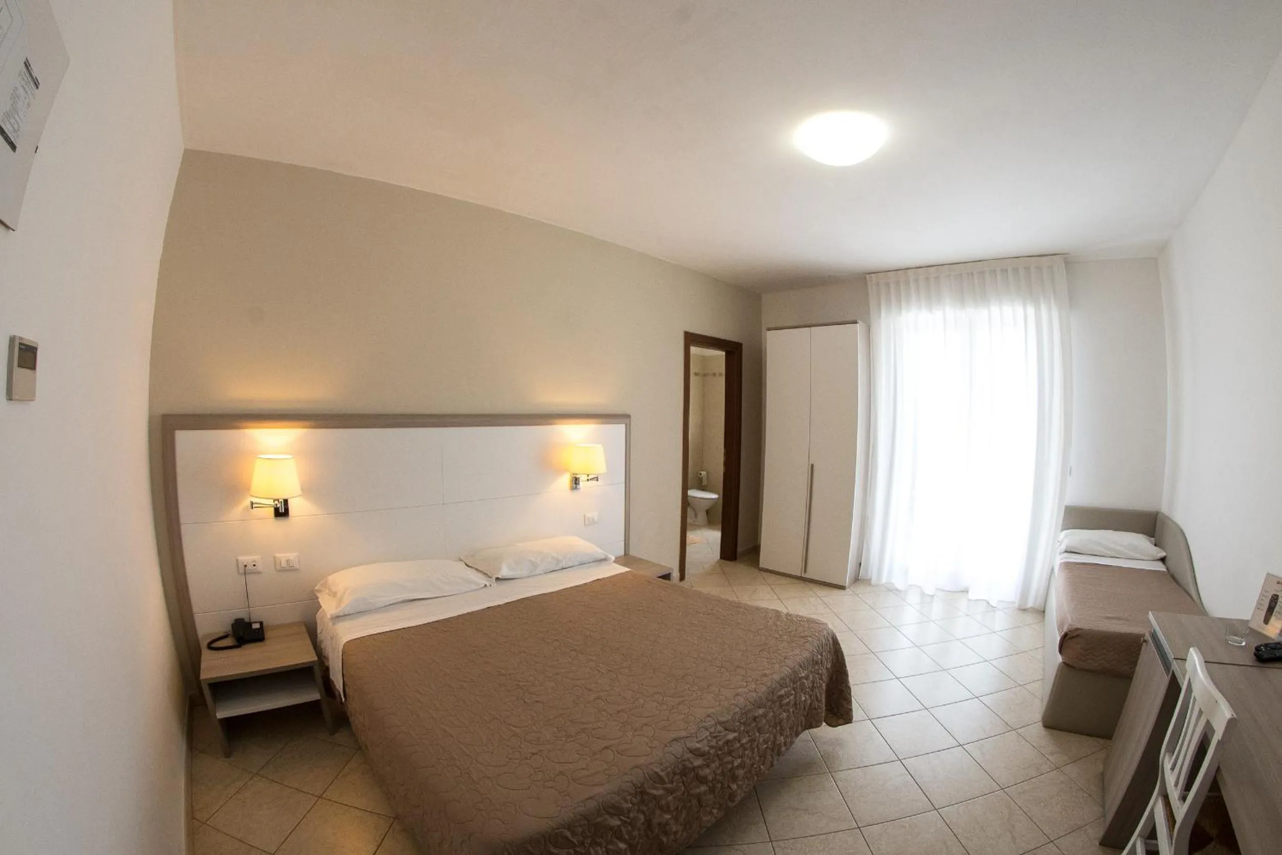 Comfort Double Room with Balcony in Hotel Victoria