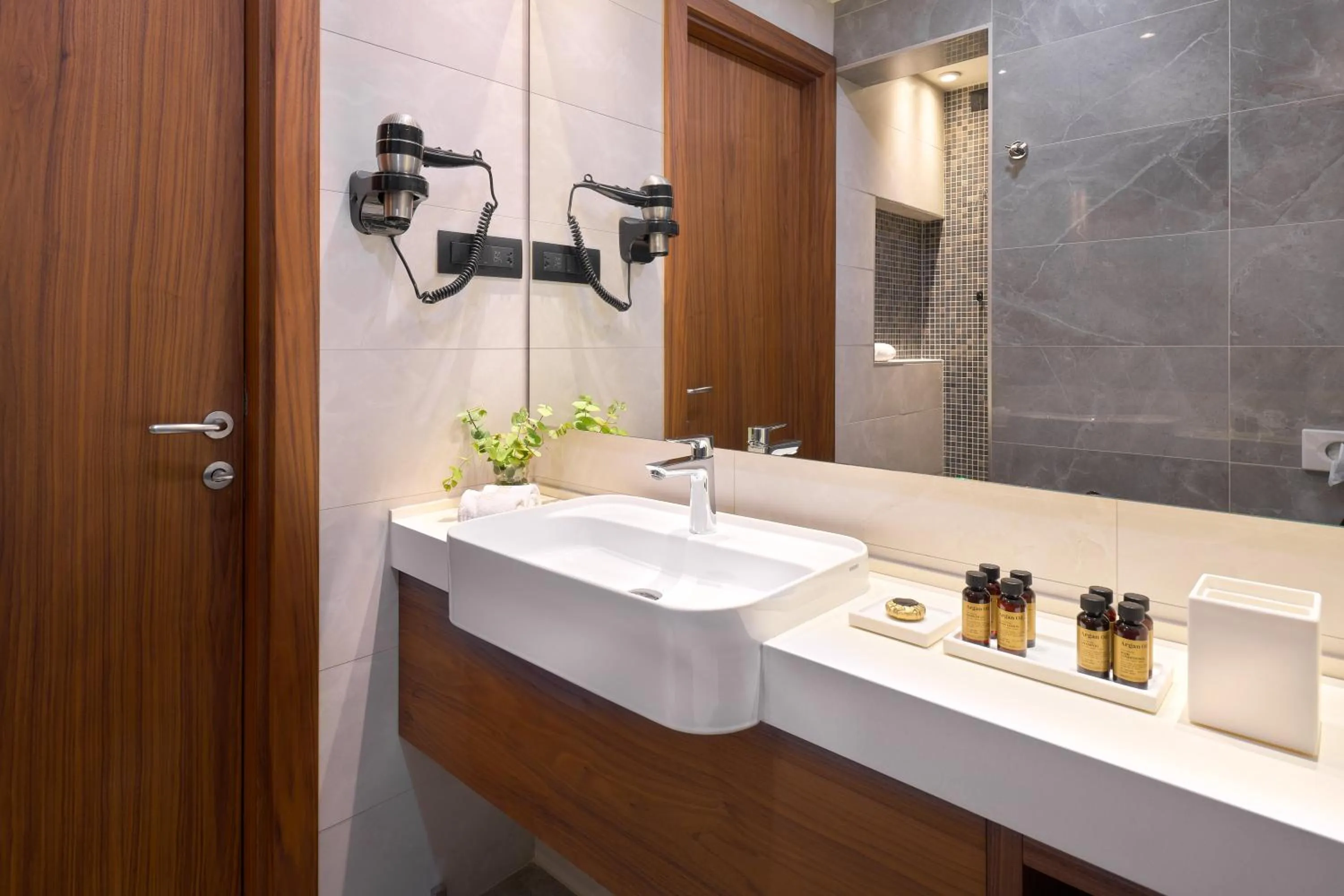 Cozy Double Room with Balcony - single occupancy - Free Parking in Time Boutique Hotel