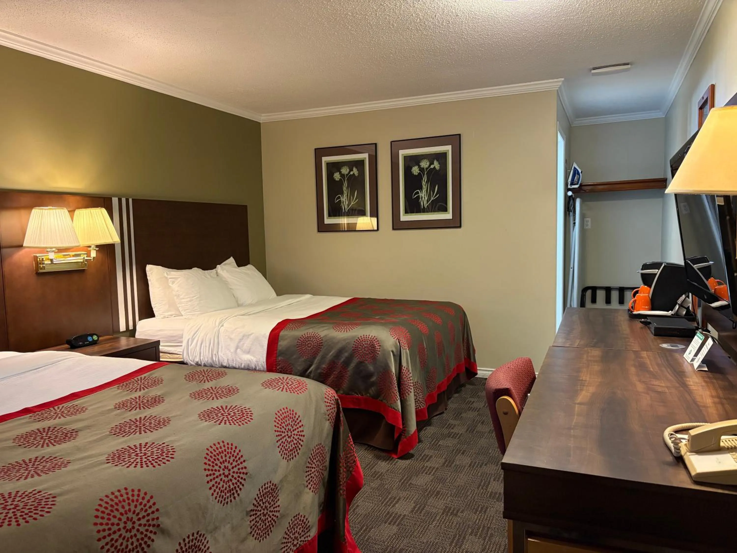 Queen Room with Two Queen Beds in Grand Forks Inn