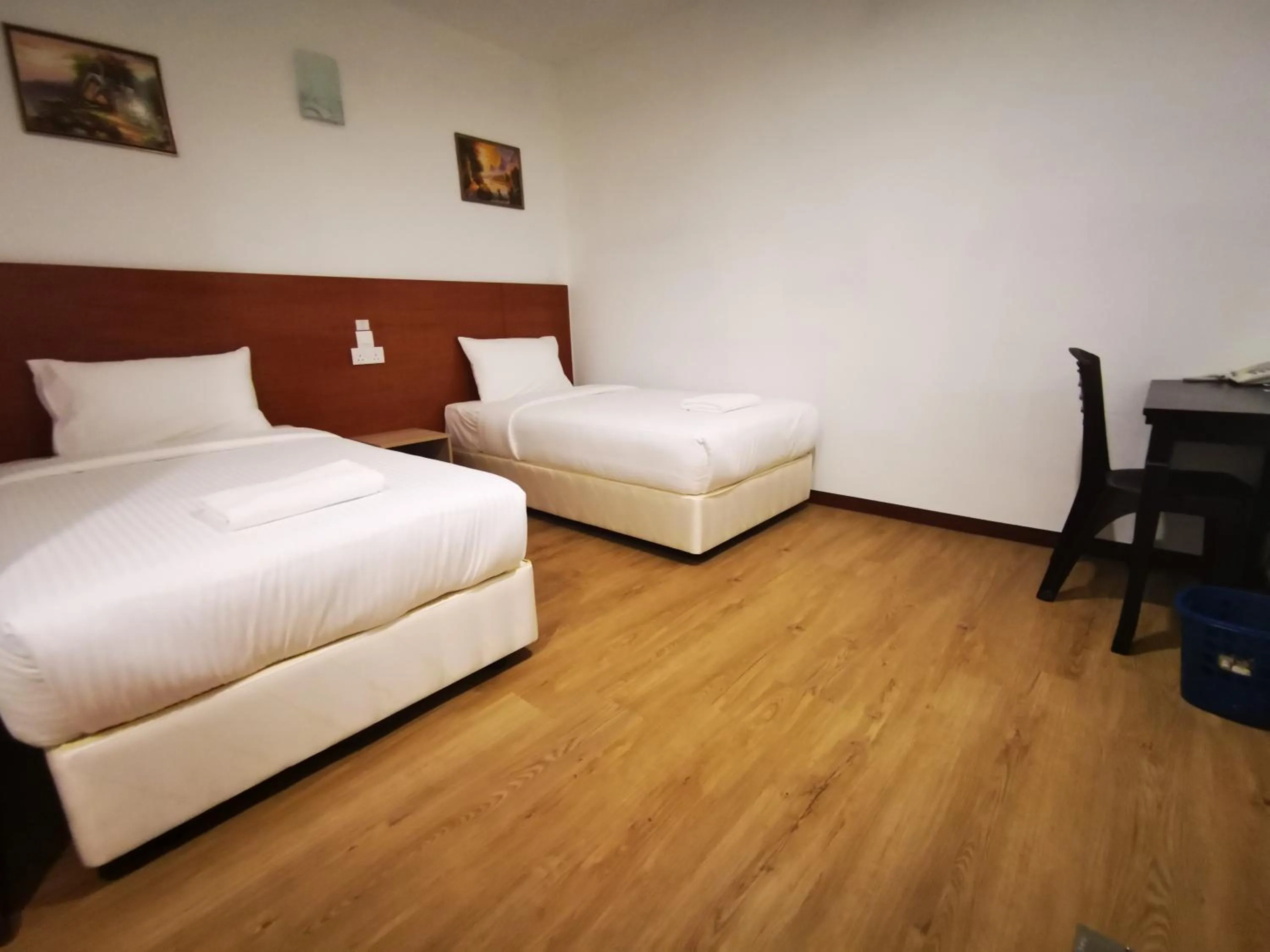 Deluxe Twin Room in Amanjaya Hotel