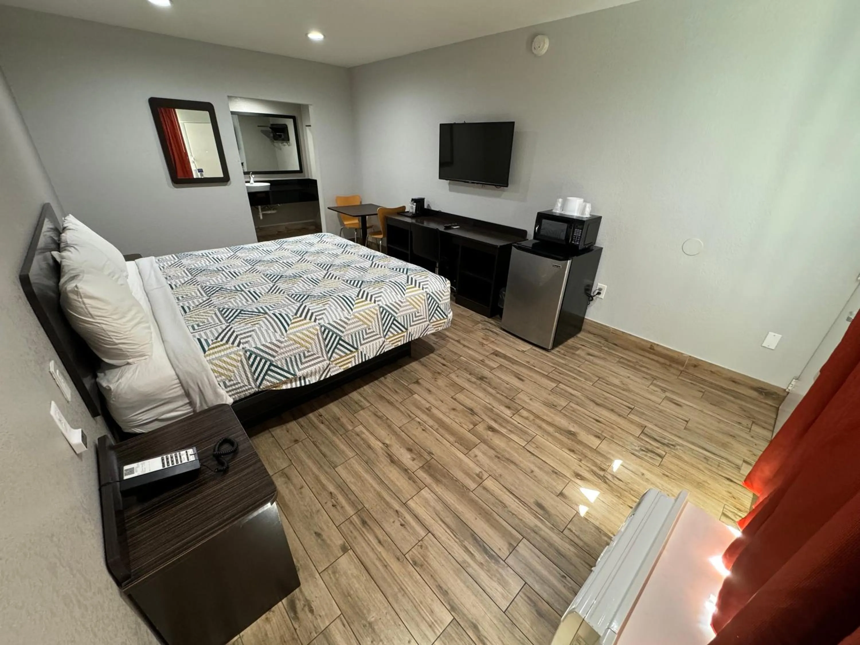 Deluxe King Room - Non-Smoking in Motel 6 Englewood, FL