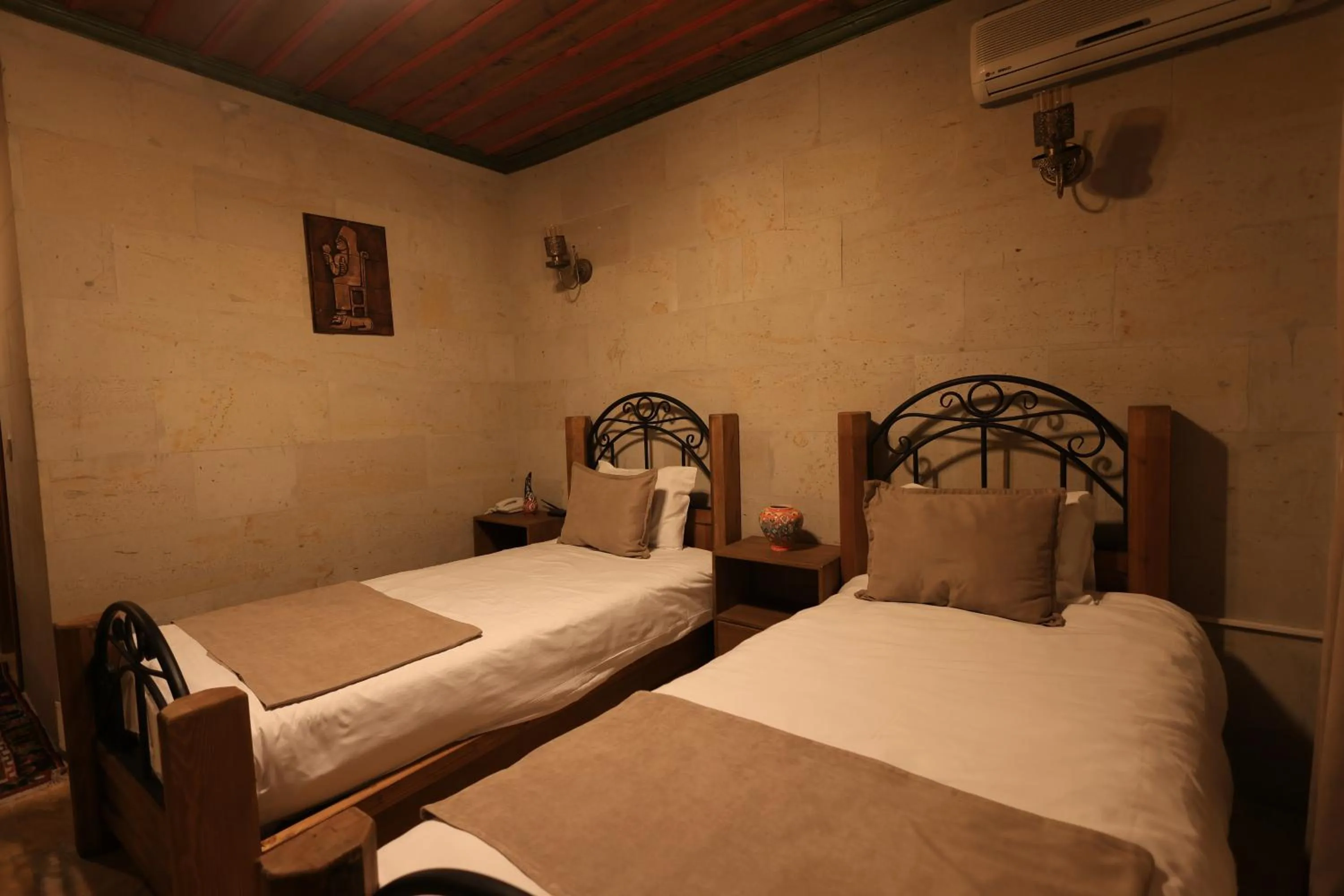 Standard Twin Room in Katapa Stone House