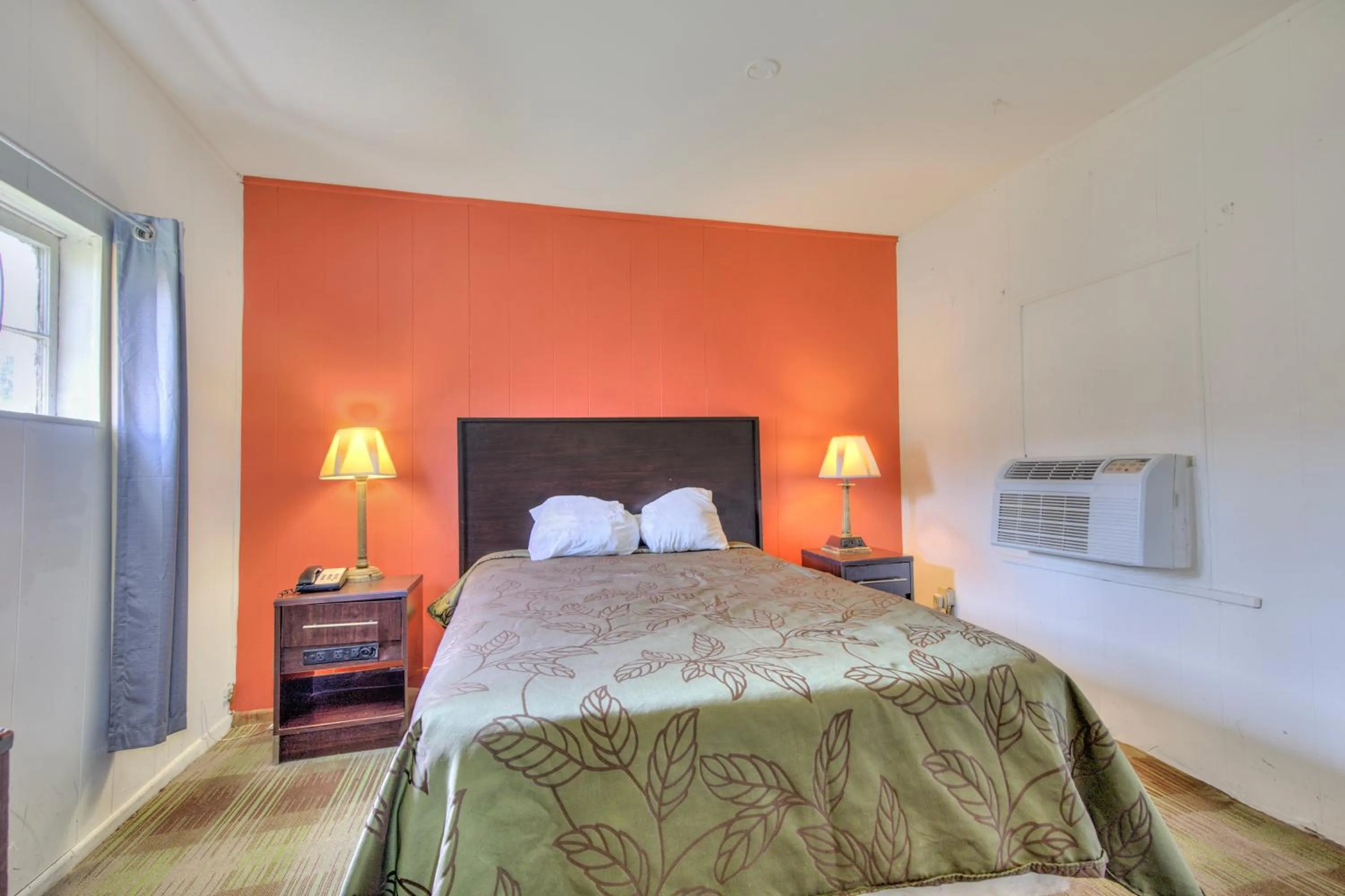 Full Bed Smoking in OYO Palm Leaf Motel