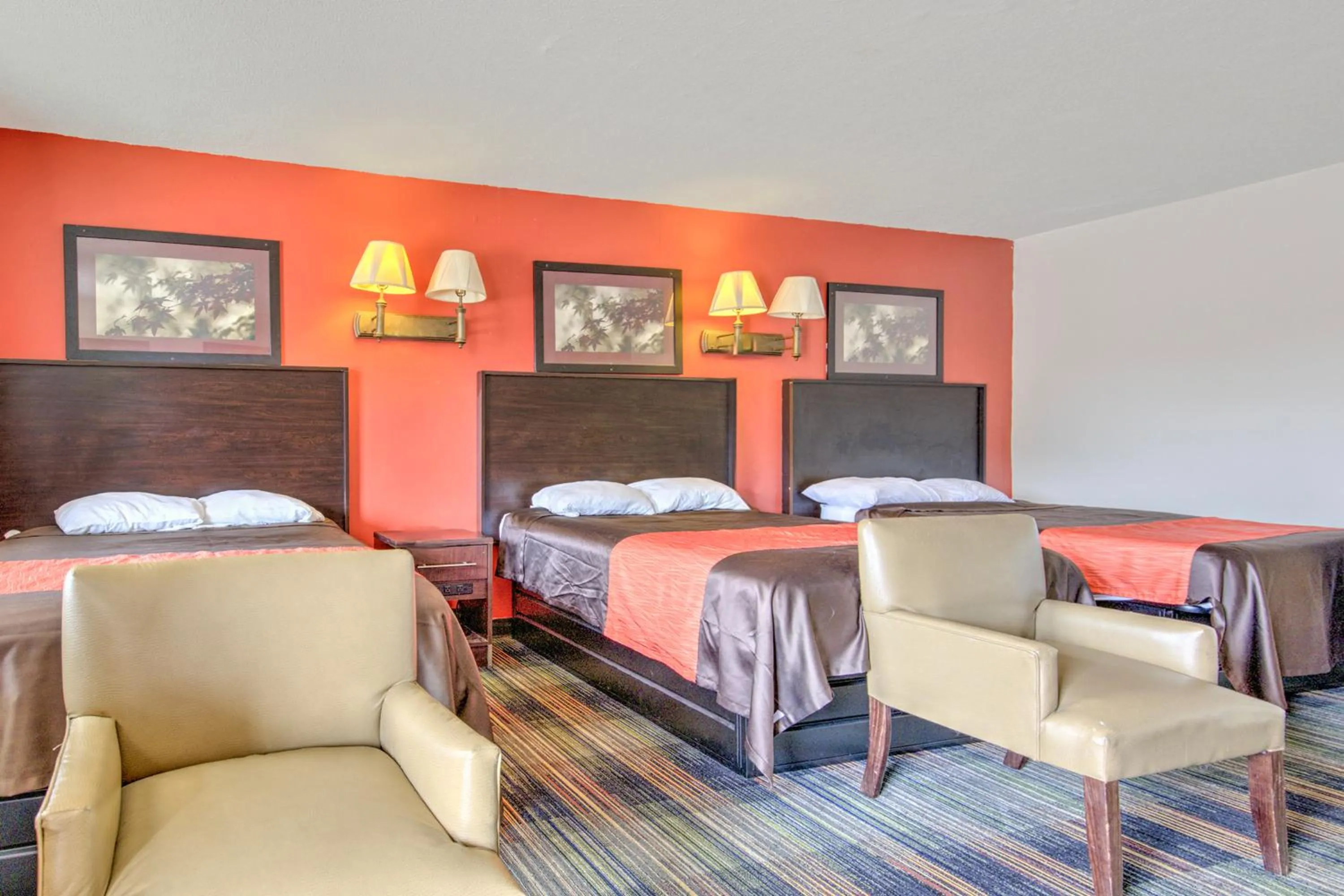 3 Full bed smoking in OYO Palm Leaf Motel