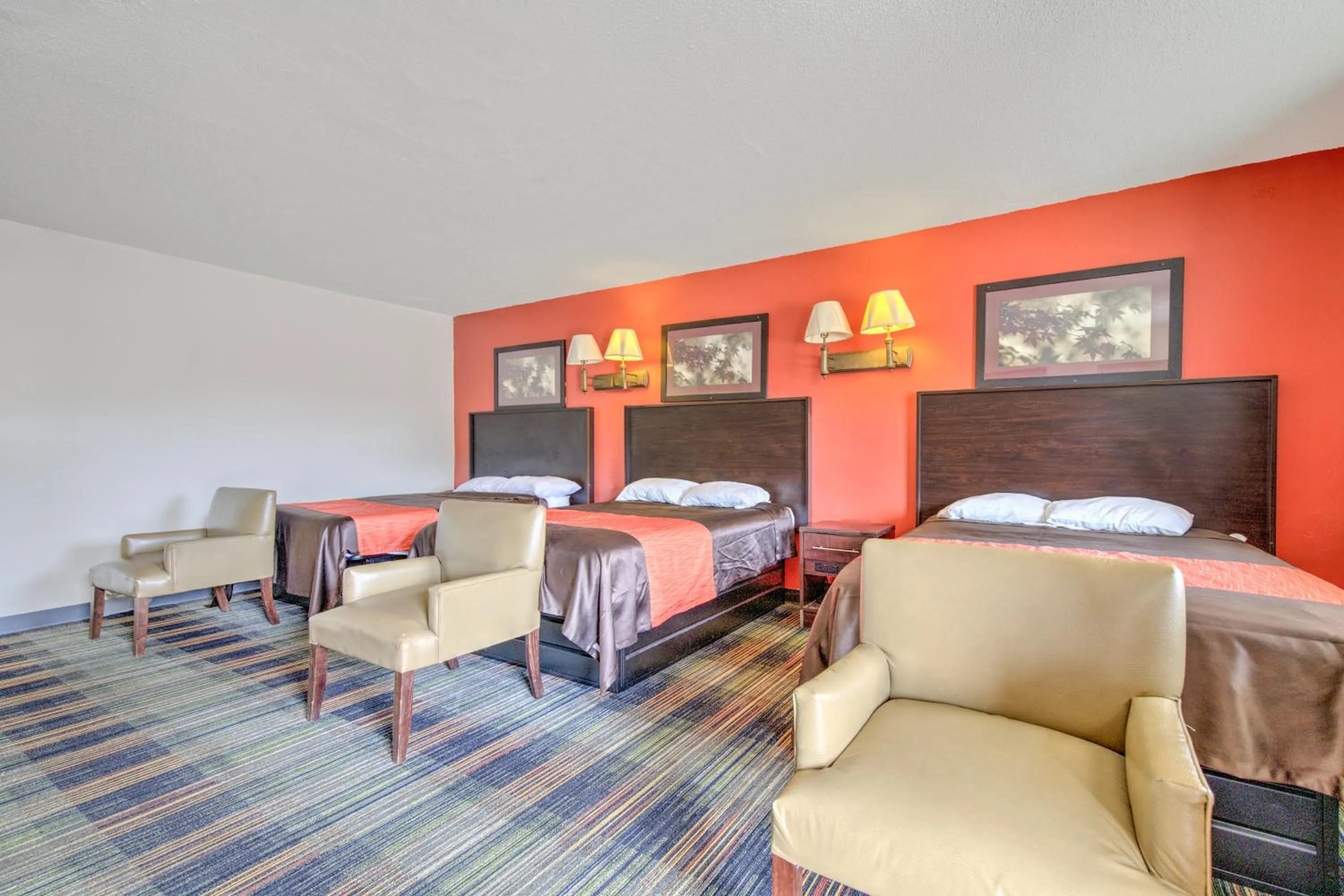 3 Full Beds Non-Smoking in OYO Palm Leaf Motel