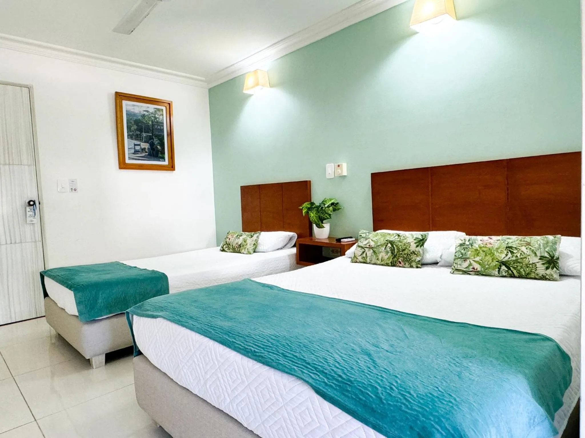 Standard Triple Room in Hotel Valladolid