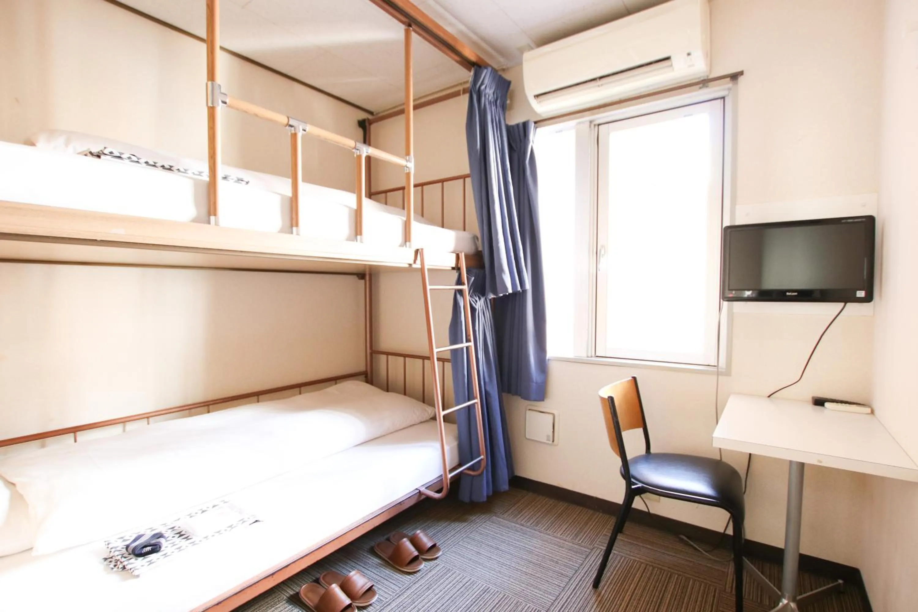 Twin Room with Bunk Beds and Shared Bathroom in Sakura Hotel Jimbocho