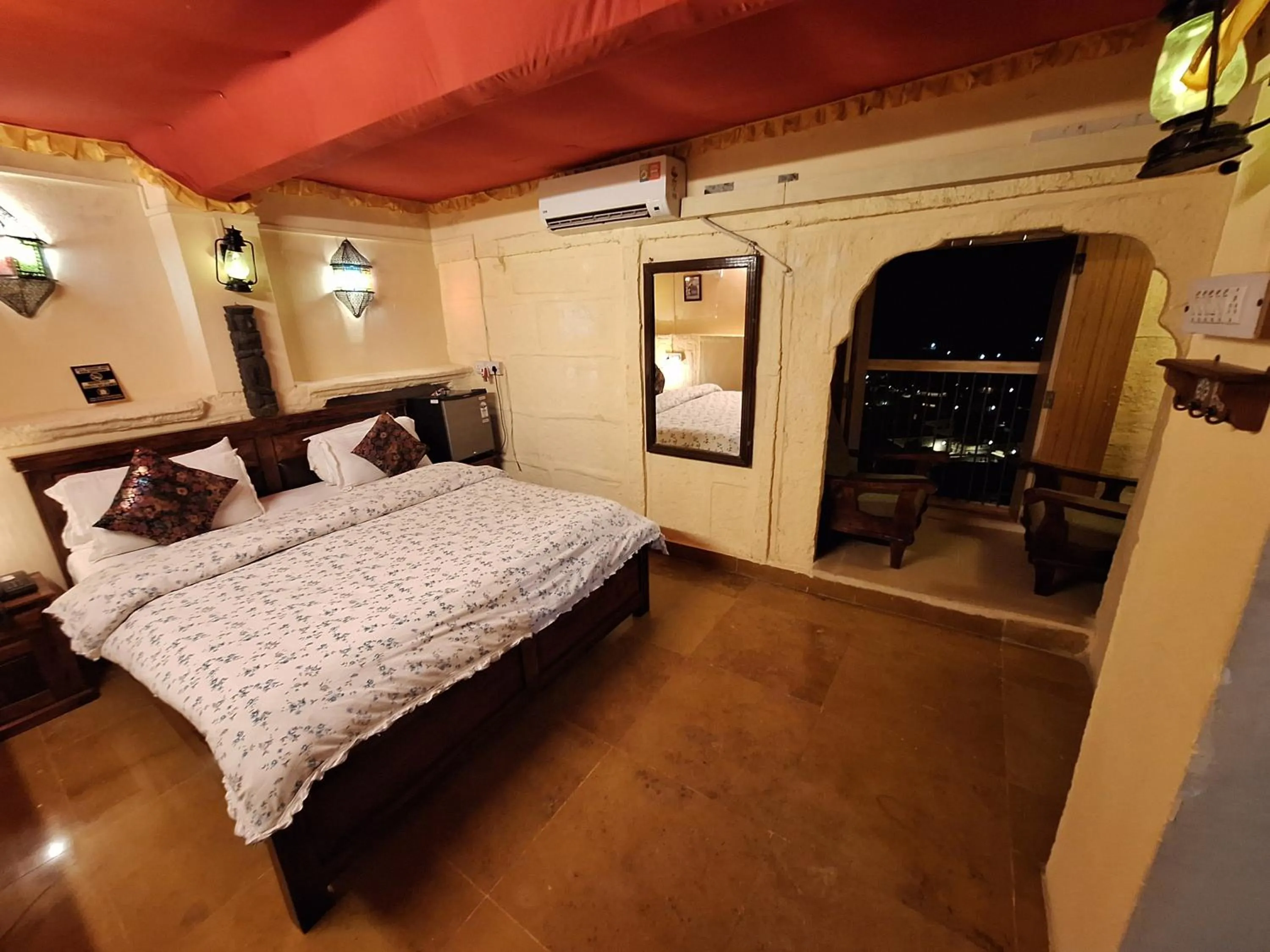 Deluxe Double Room with Balcony in Desert Haveli Guest House