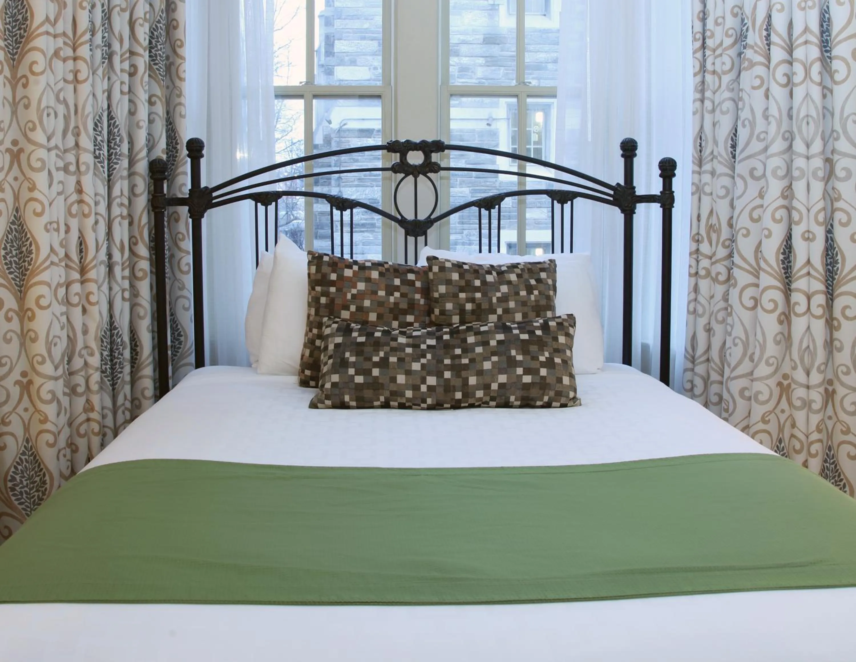 Club Queen Room in The Conwell Inn