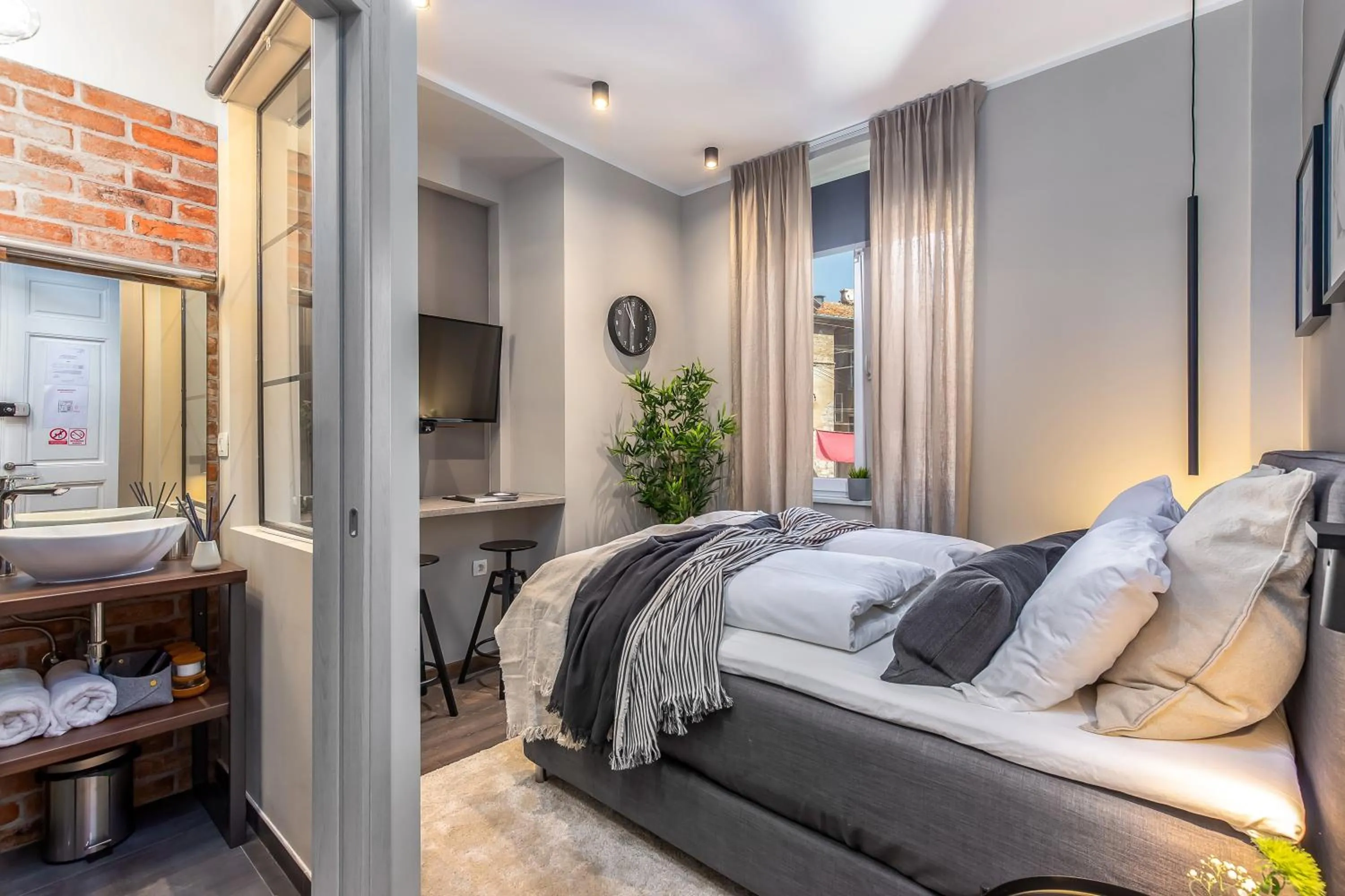 Deluxe Double Room with Shower in Deluxe Ploech