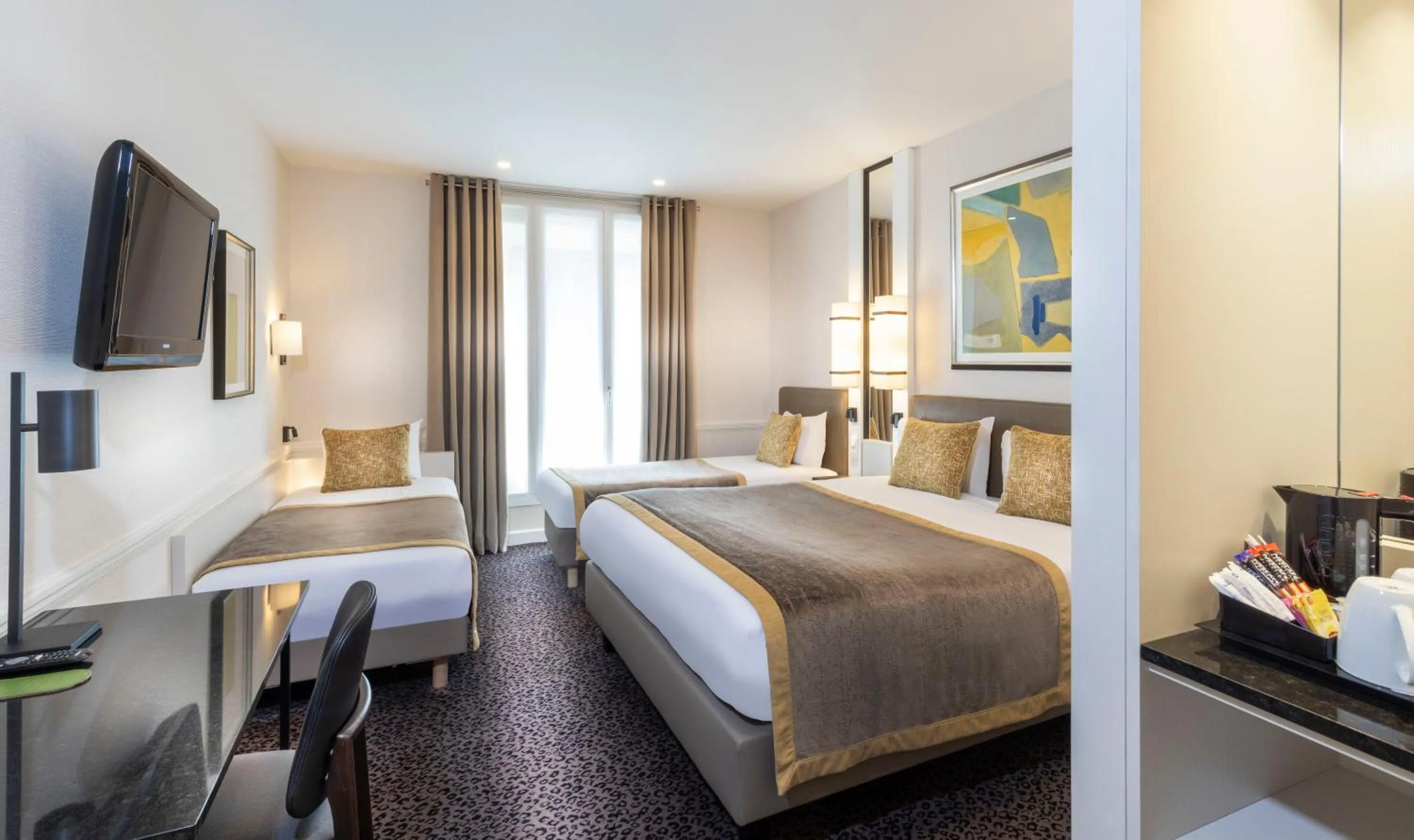 Quadruple Room in Elysées Union