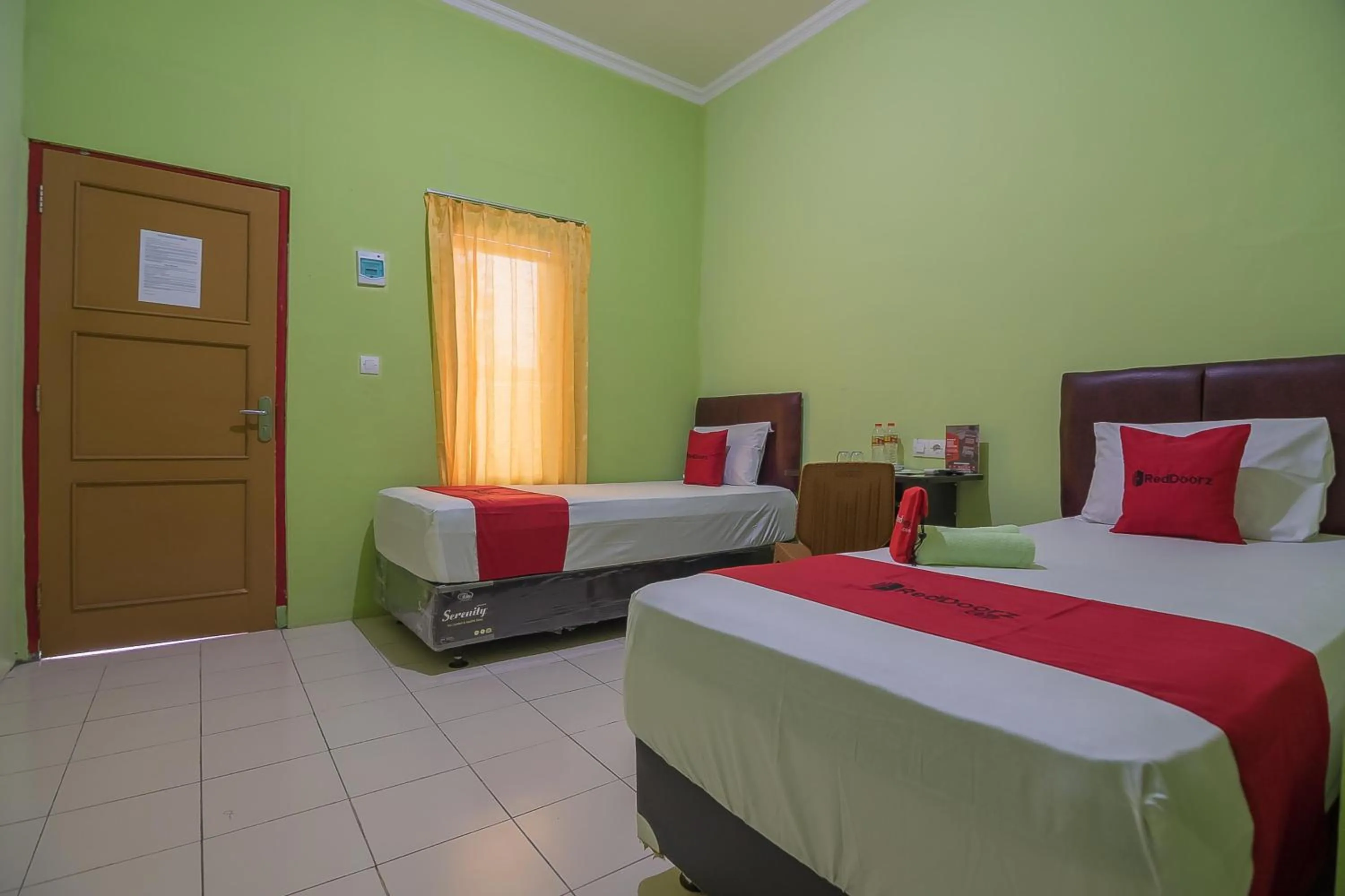 Twin Room in RedDoorz near Kampus UMP Purwokerto