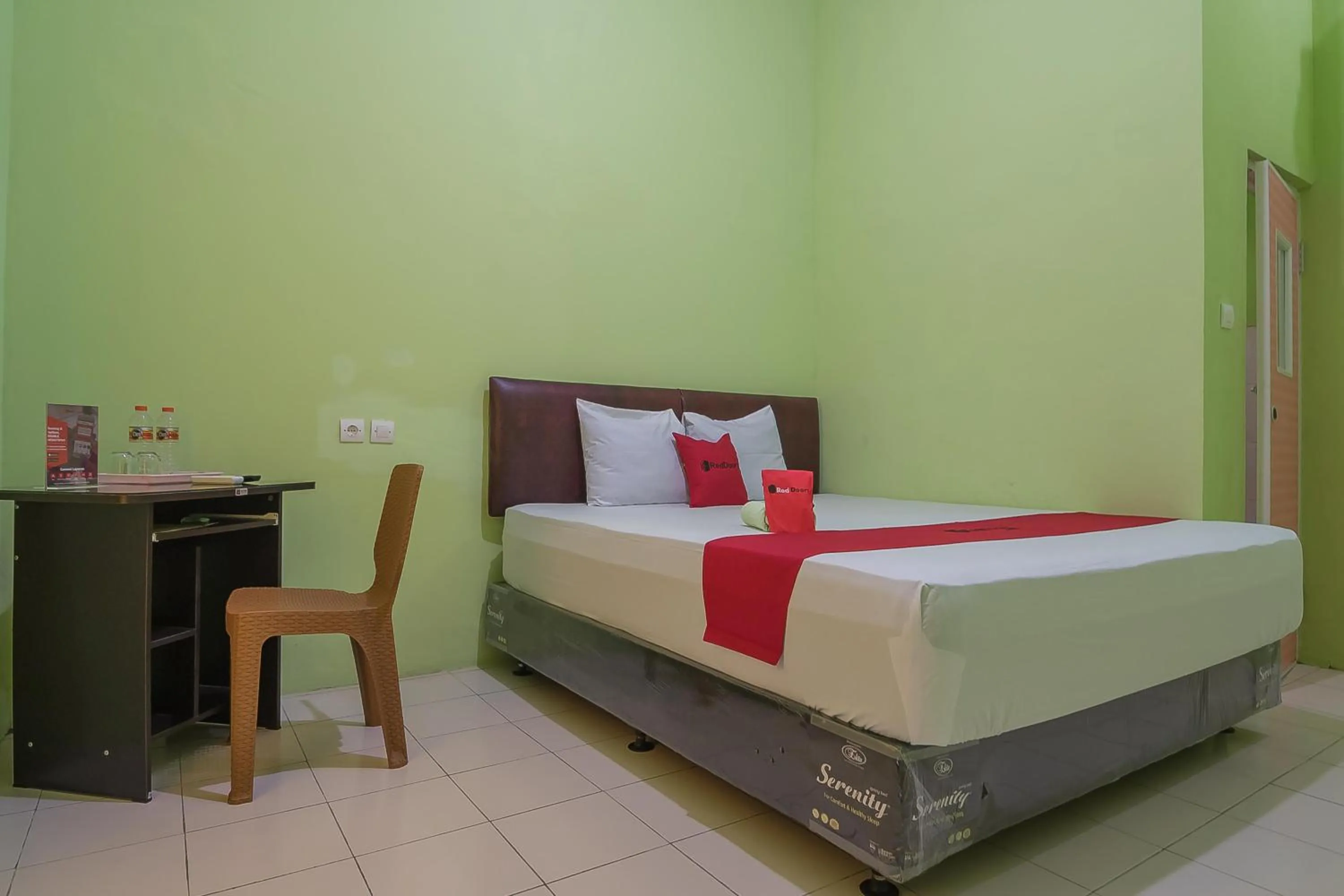 Double Room in RedDoorz near Kampus UMP Purwokerto