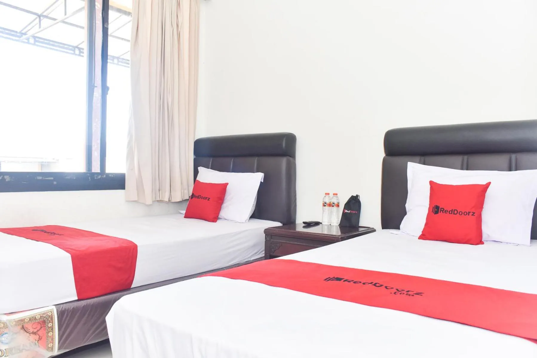 Twin Room in RedDoorz near Alun Alun Wonosobo