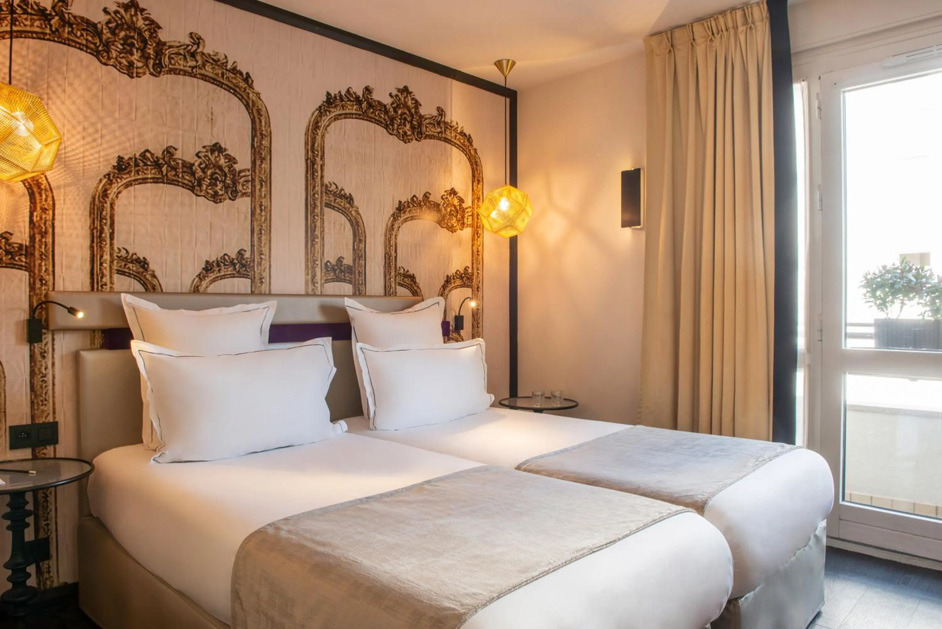 Classic Twin Room in Hotel Yllen Eiffel
