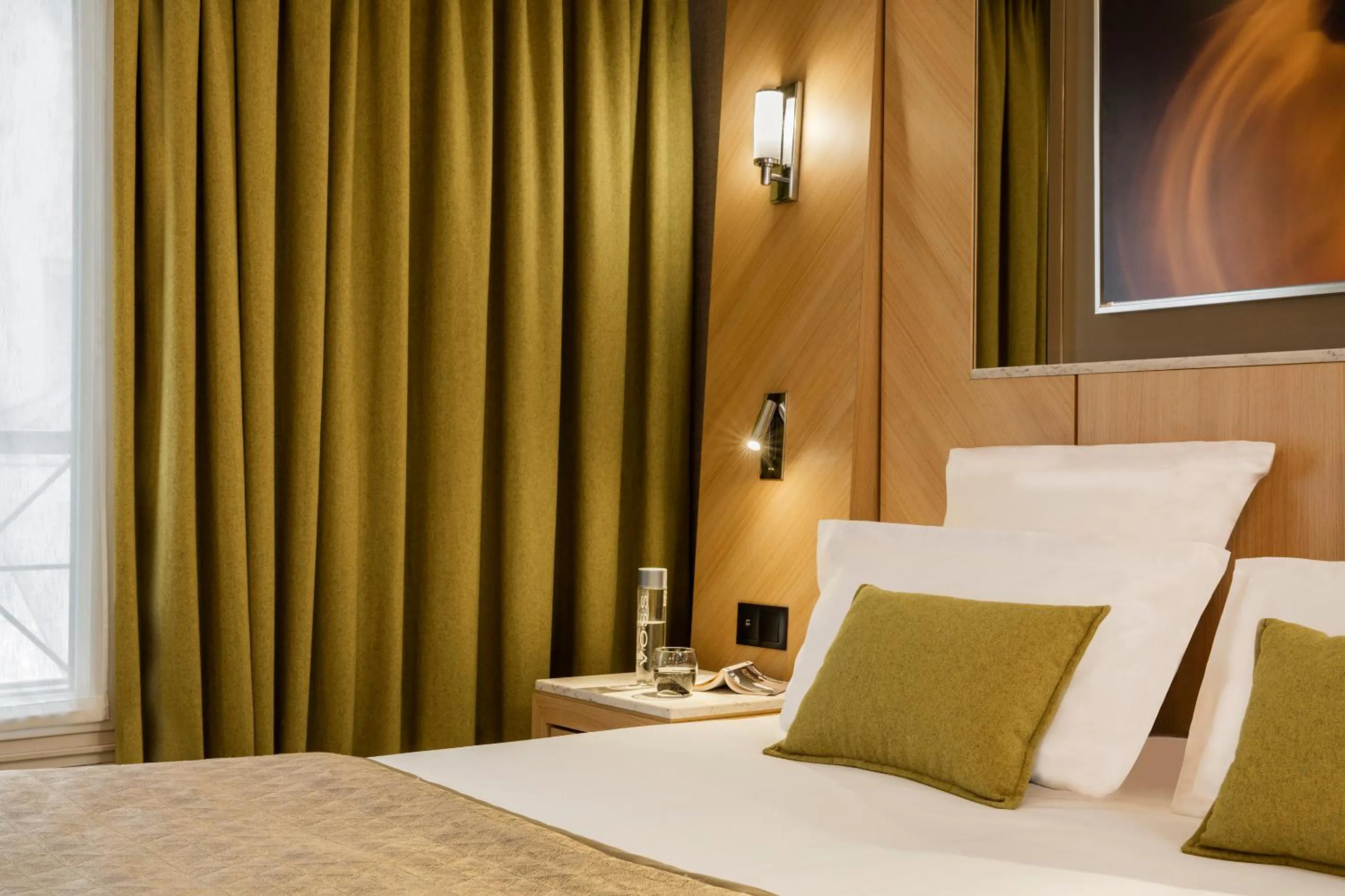 Deluxe Triple Room in Hotel Louvre Saint-Honoré